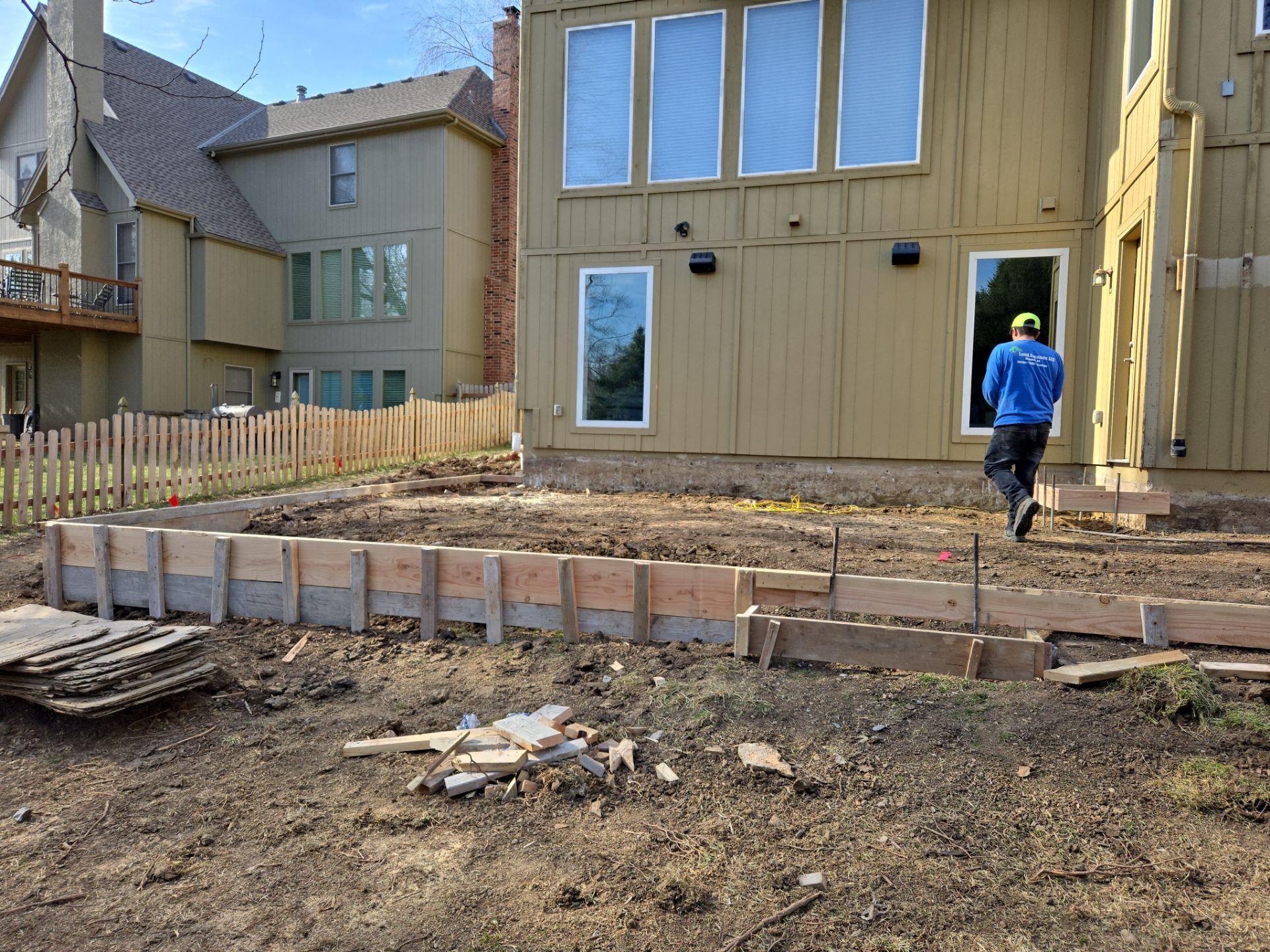 Back Yard Patio, Pergola, and Deck by LAND ESCAPES LLC