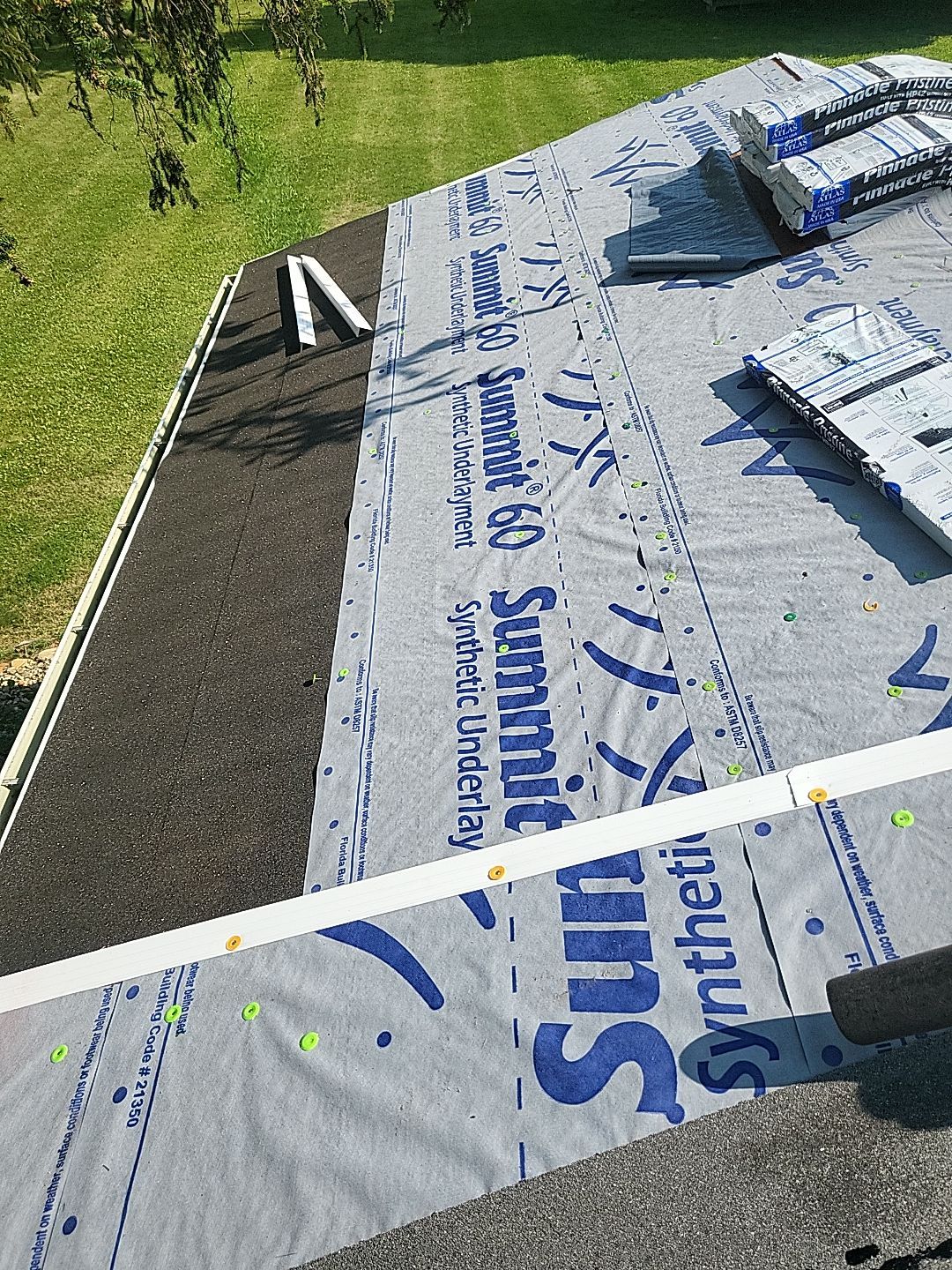 ATLAS PINNACLE COLOR: COASTAL GRANITE by Eagle Eye Roofing