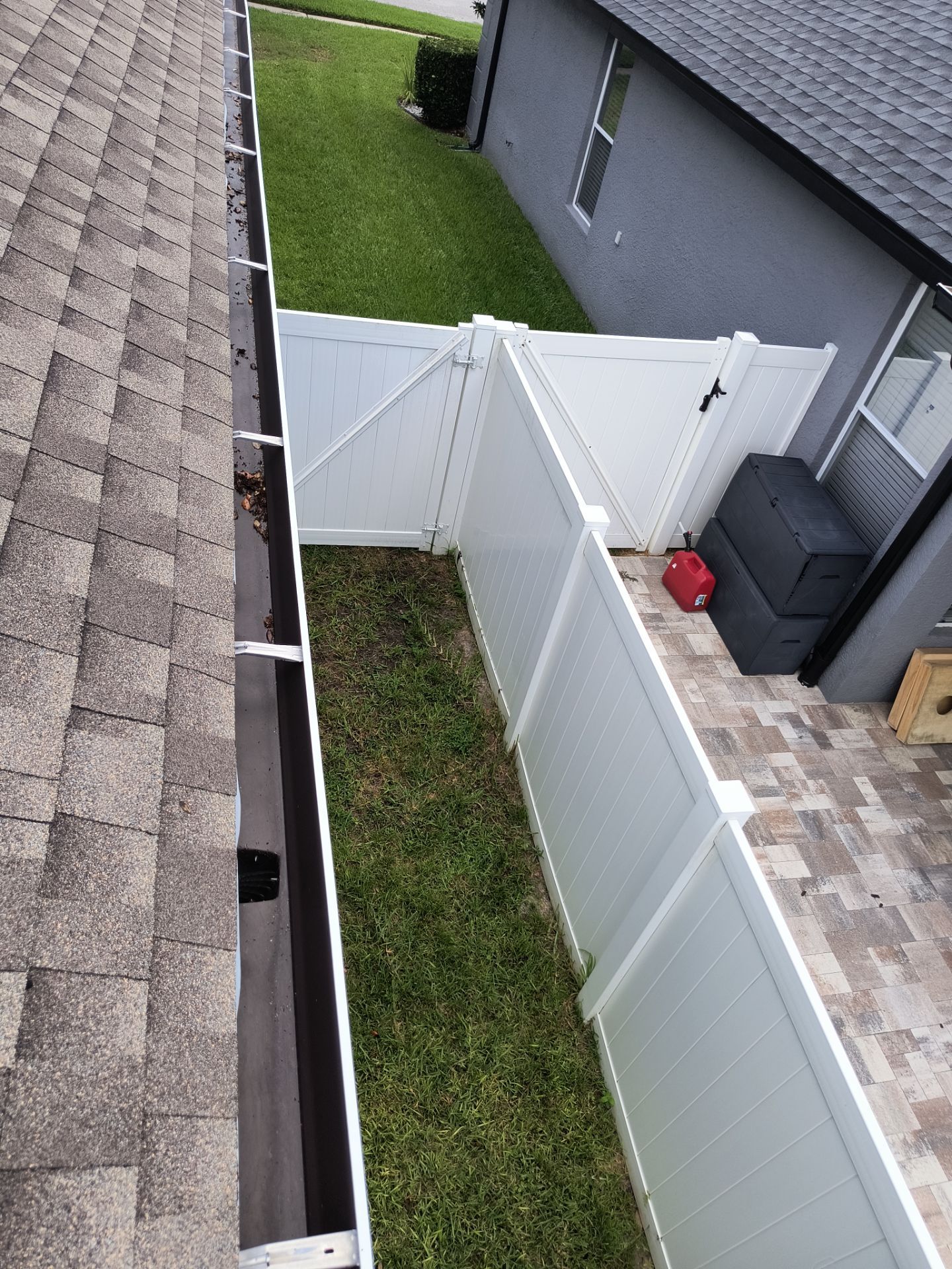 Professional Gutter Cleaning in Lutz FL by Gutter Professors