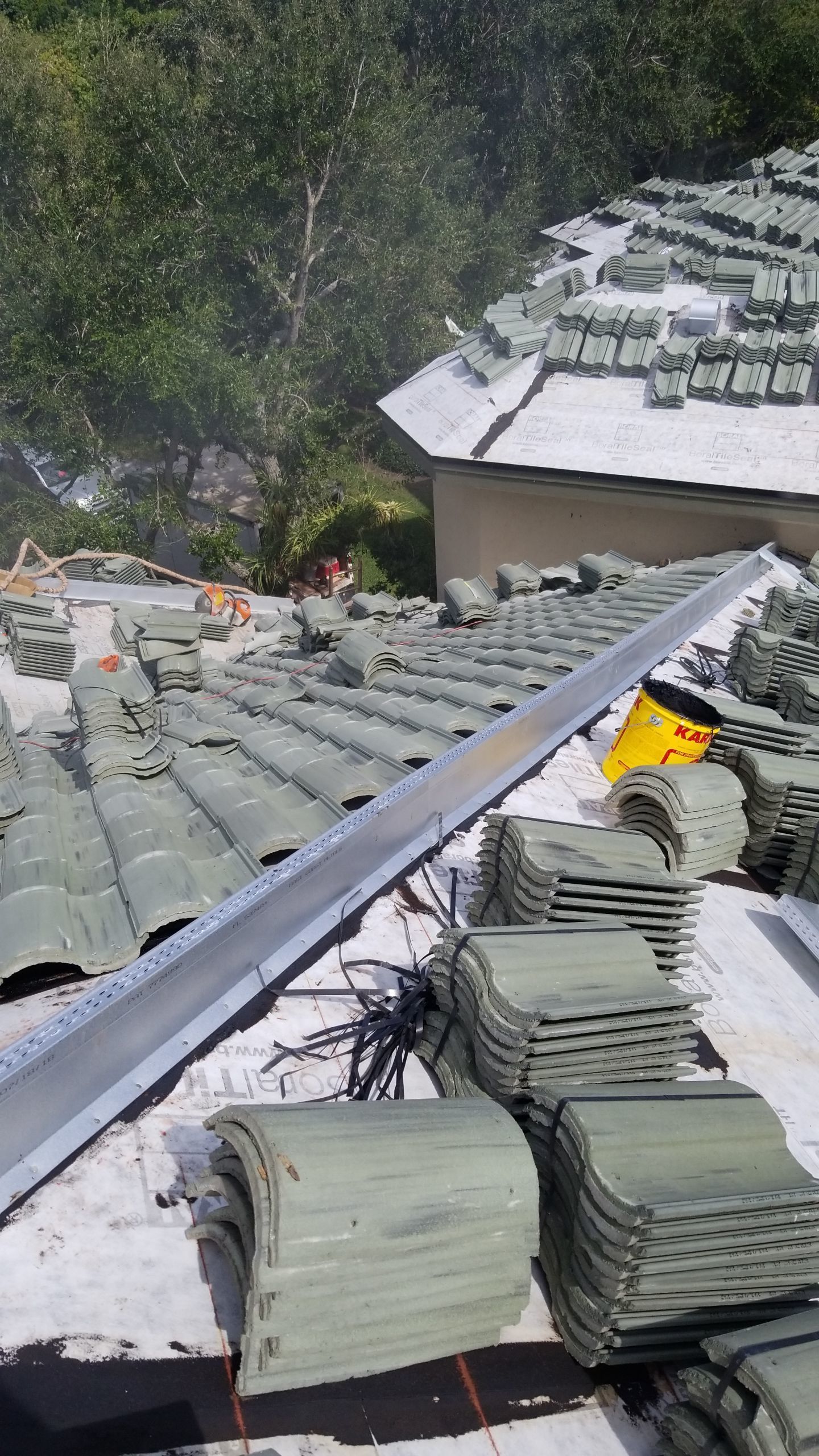 New Tile Roof Installation in Boca Raton ā Elegant, Durable & Hurricane-Resistant by Aastro Roofing