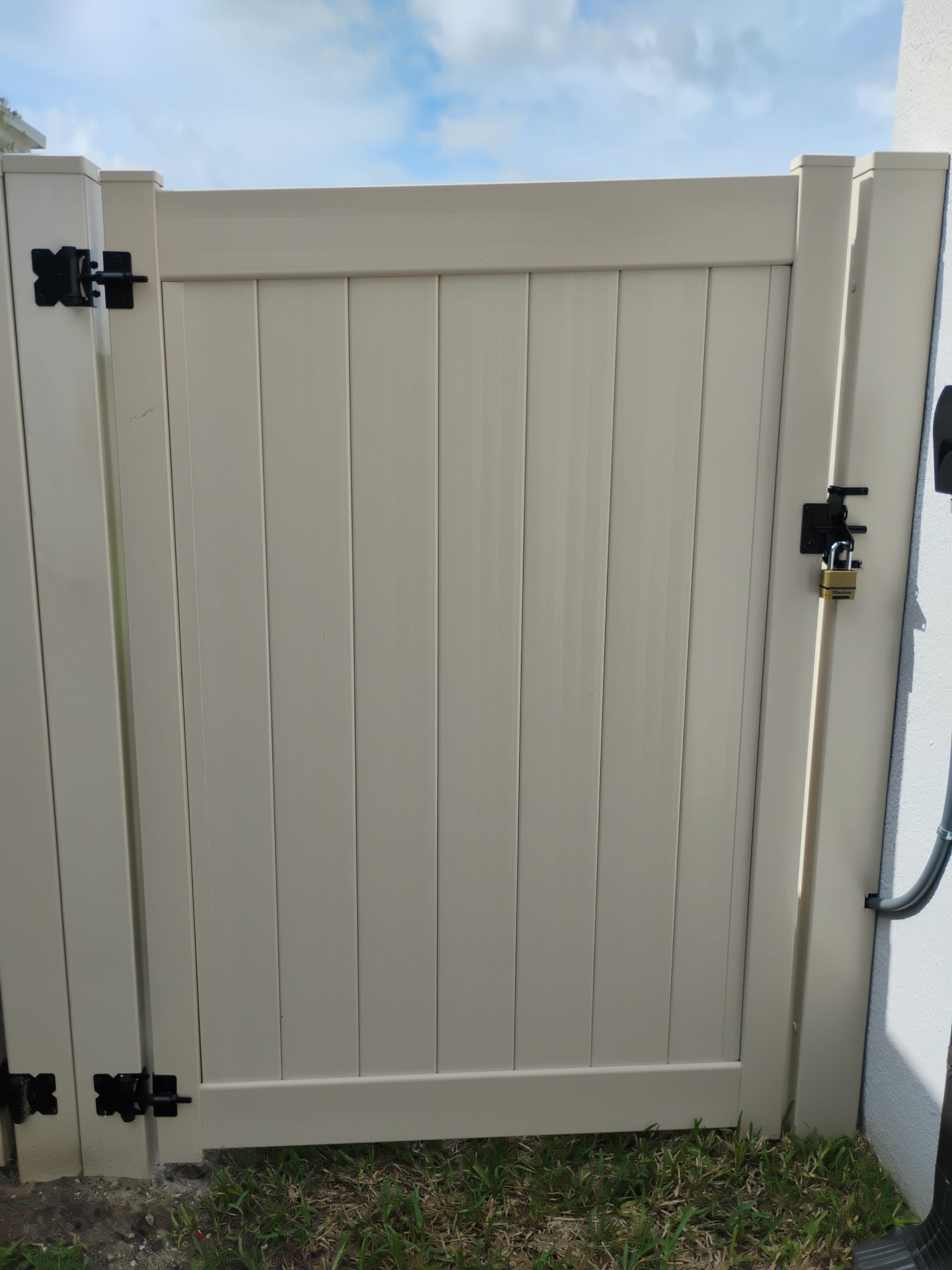 Residential Tan Vinyl Privacy Fence Installation in Nokomis by True Fence LLC