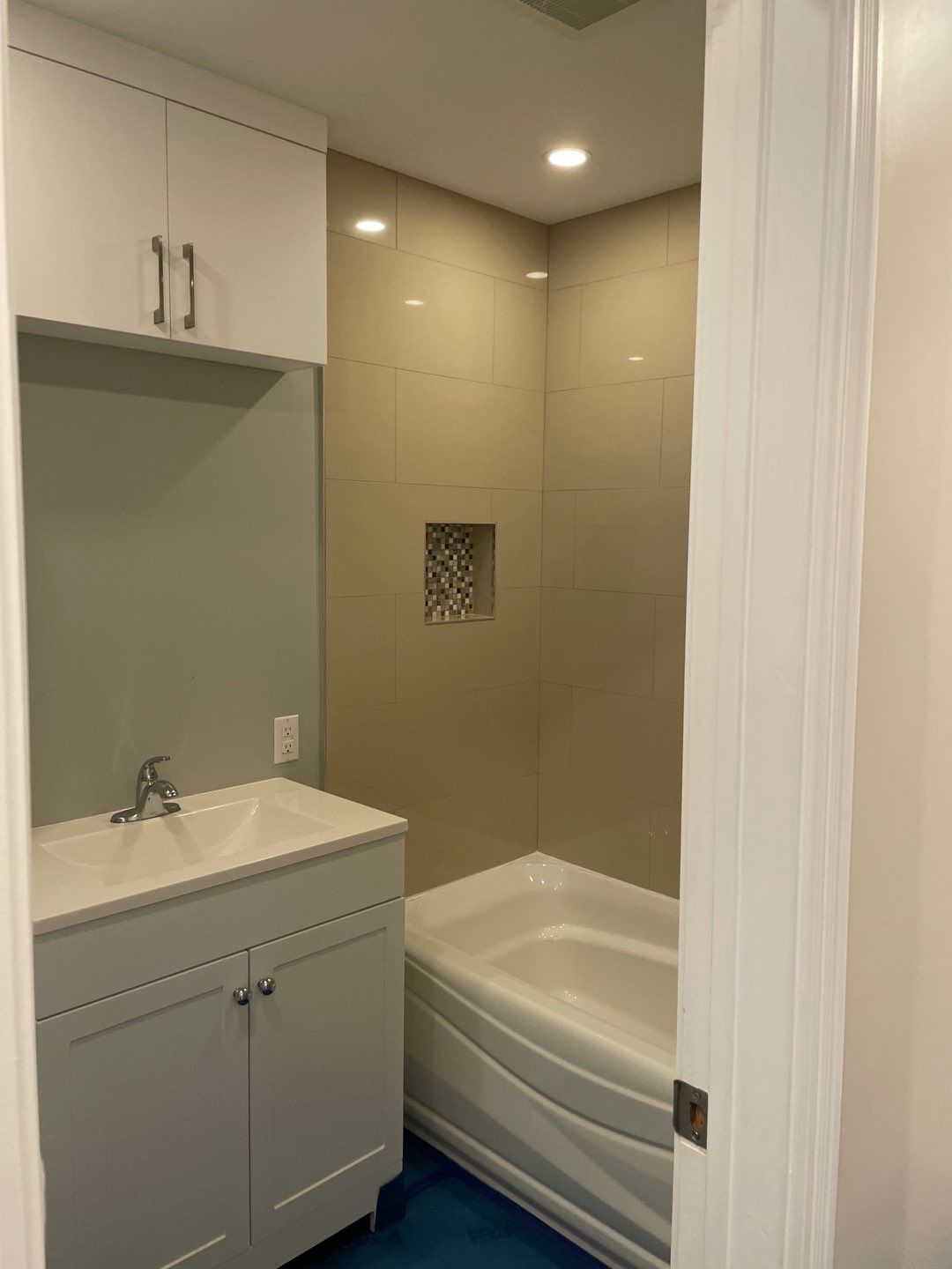 Basement reno by Eco-Nature Construction Inc.