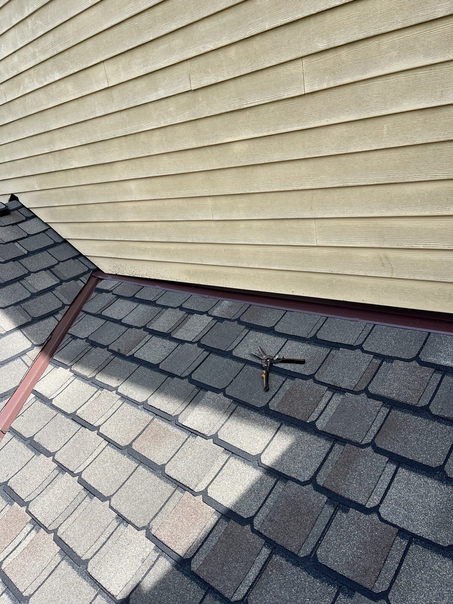 Arlington: CertainTeed Grand Manor Designer Shingles in Weathered Wood by RM Banning, Inc.