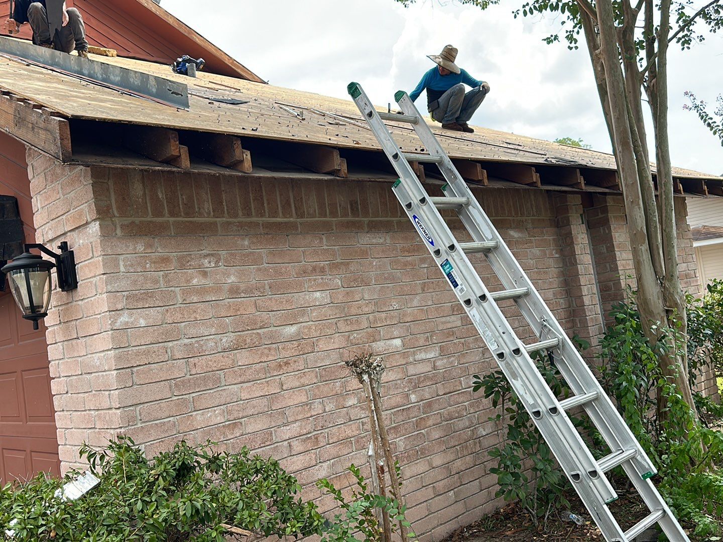 Residential Roofing Installation using Owen's Corning Duration (Lifetime) Shingles by Roof Repair Company