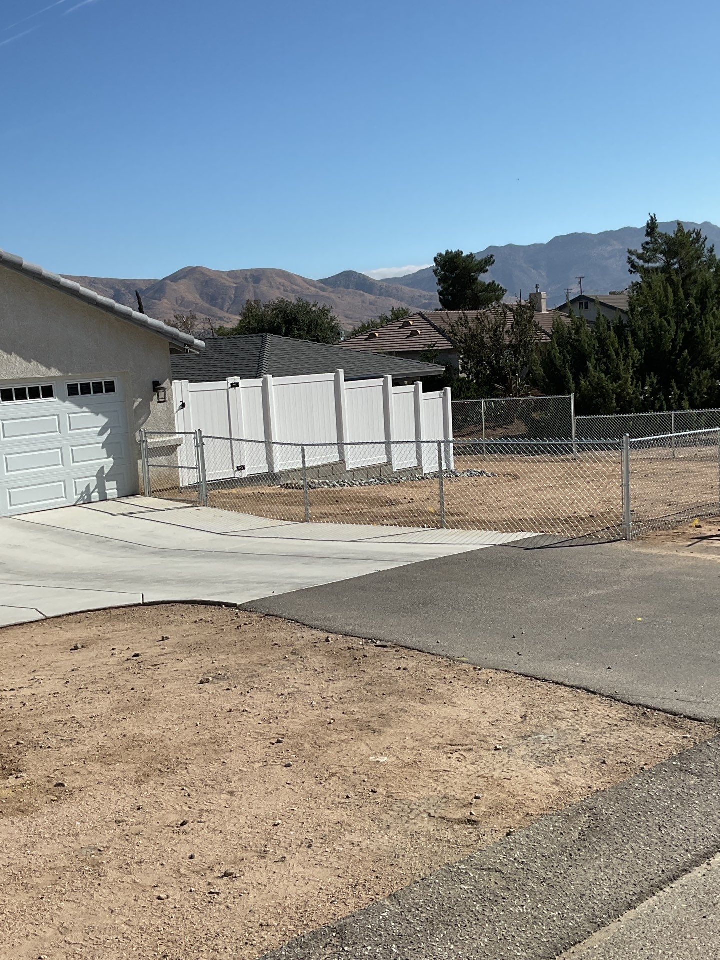 Fence Installation using chain -link by Fence Guys Inc.