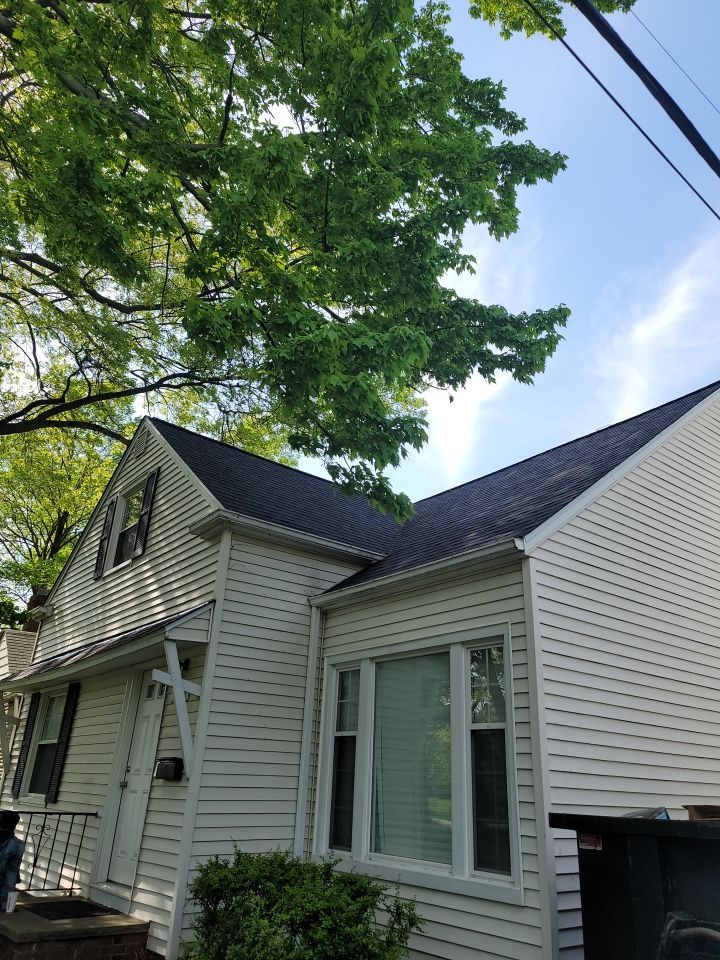ATLAS PINNACLE COLOR: SCOTCHGARD BLACK SHADOW DRIP EDGE: WHITE by Eagle Eye Roofing