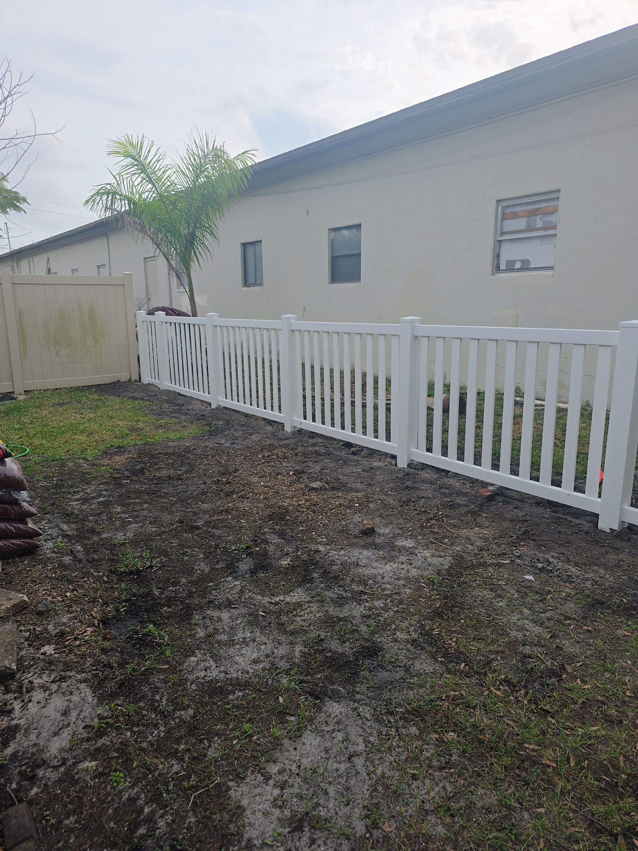 Vinyl Fence for Valerie's House by True Fence LLC
