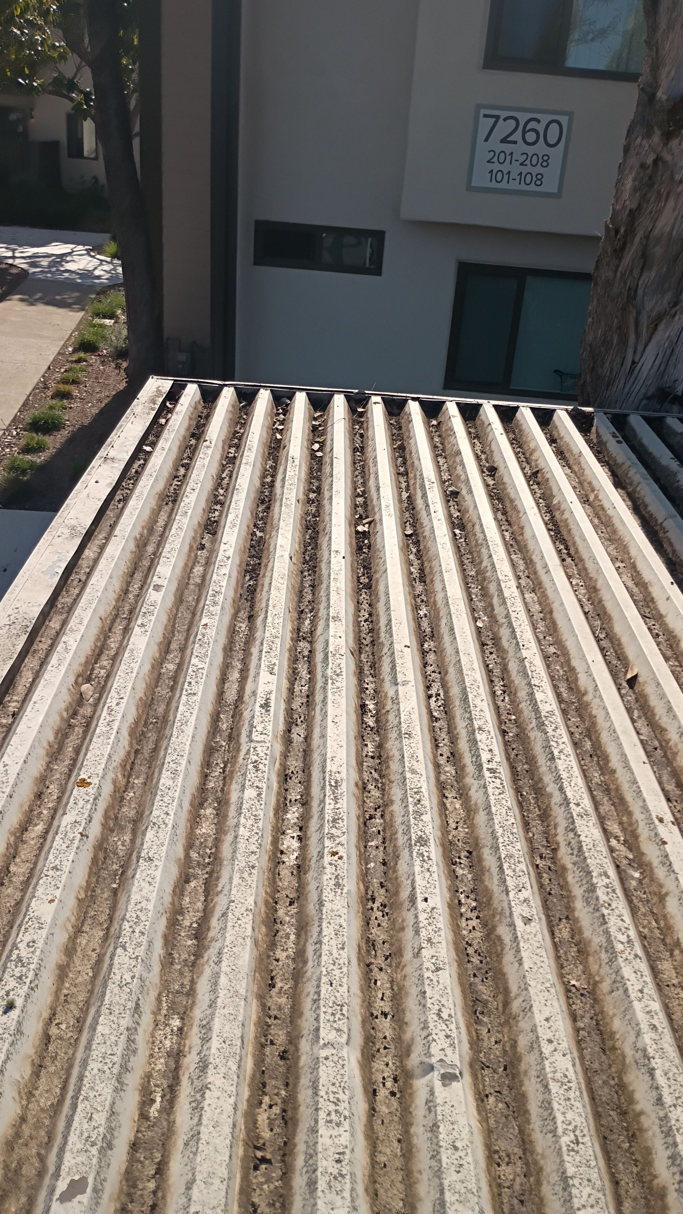 HOA gutter cleaning after photo.