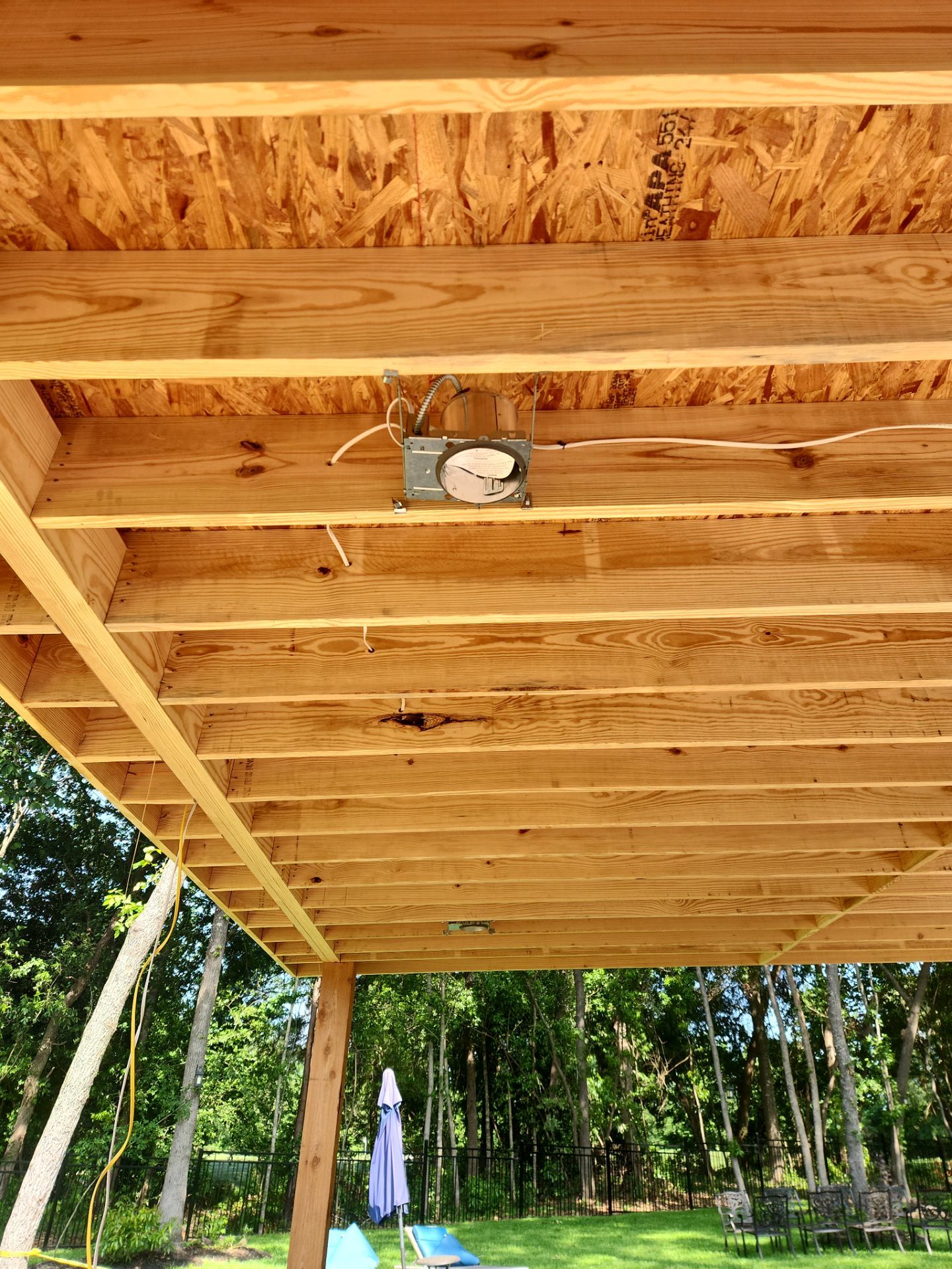 Modern Patio Cover and Kitchen in Montgomery by SophAlx LLC