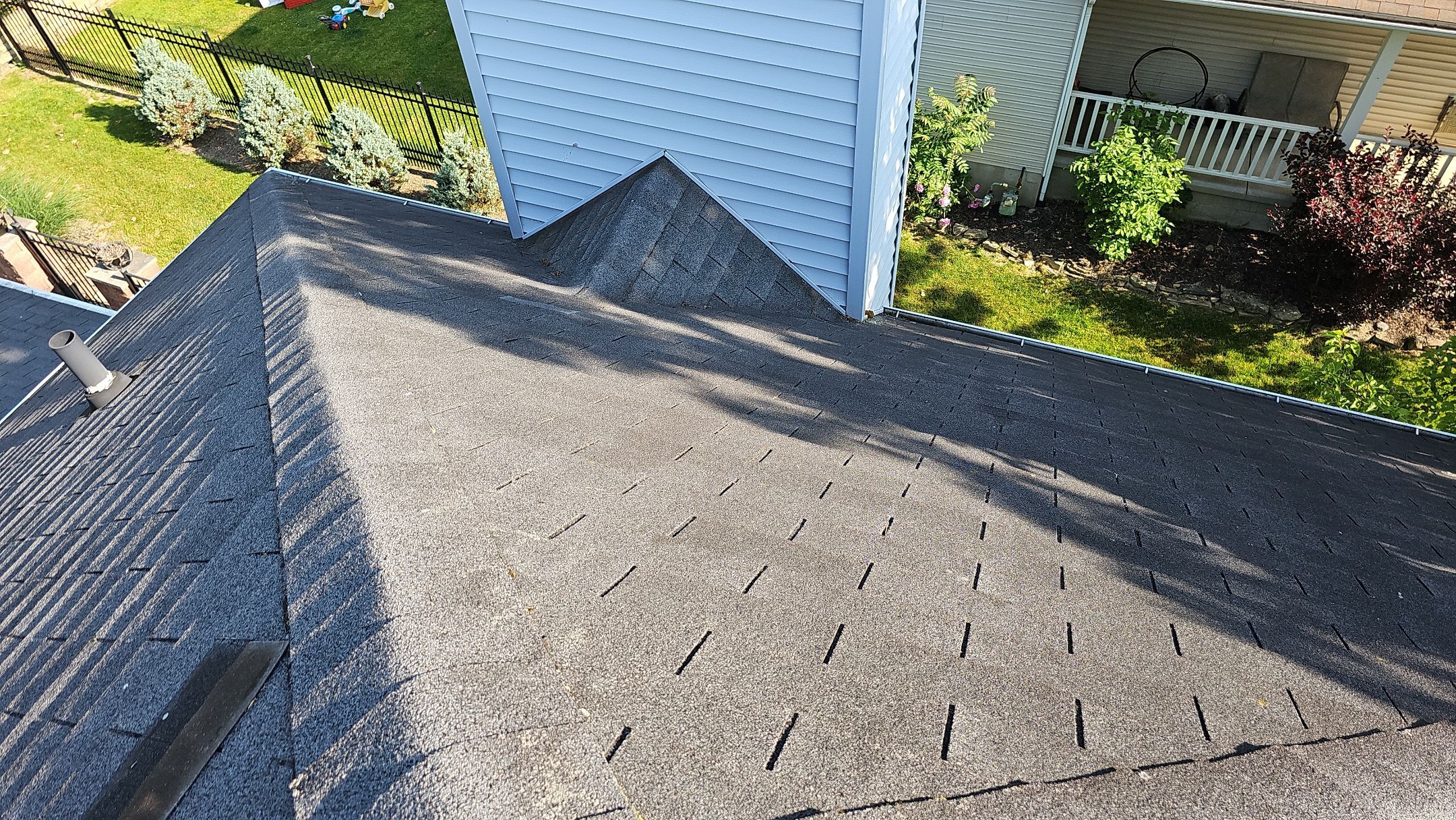 ATLAS PINNACLE COLOR: HEARTHSTONE by Eagle Eye Roofing