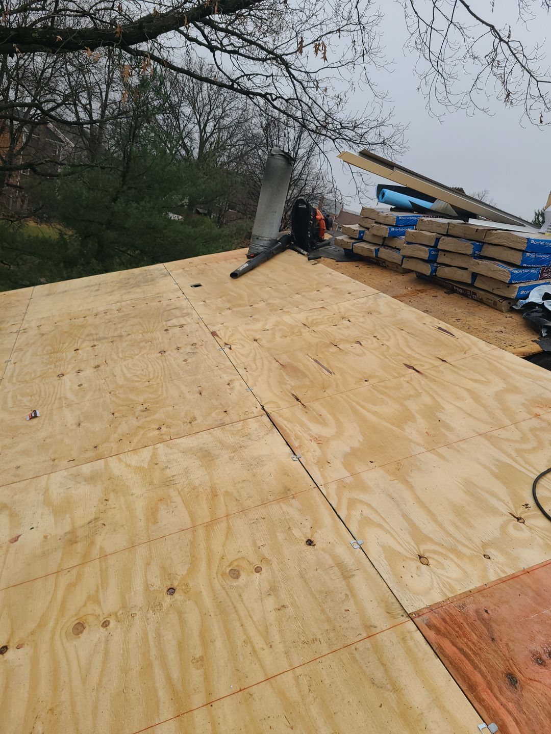 Vienna: Residential Roof Replacement with CertainTeed Landmark Pro in Max Def Weathered Wood by RM Banning, Inc.