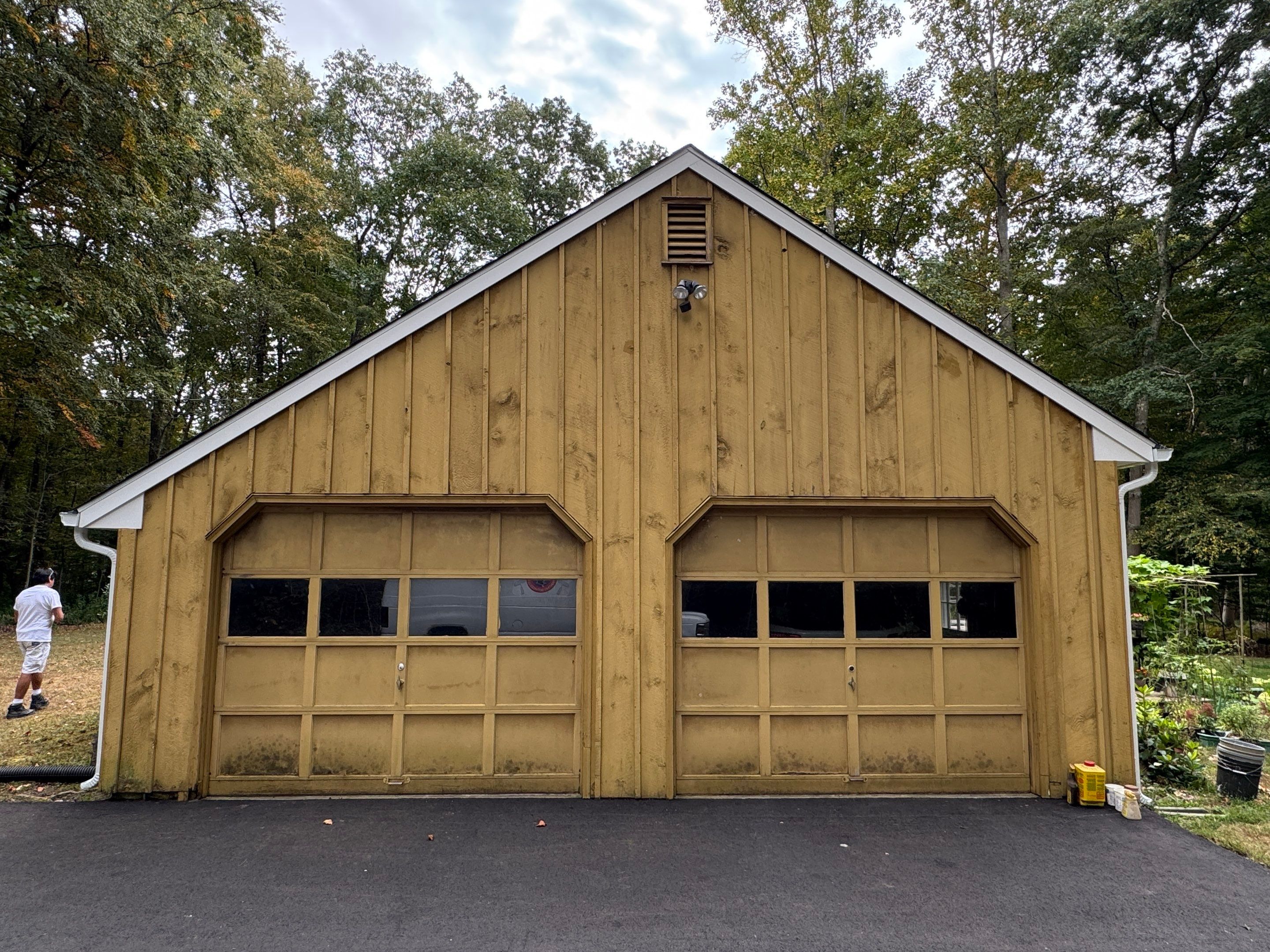 Exterior Staining by Trendy Walls Inc.