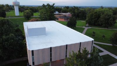 Commercial Flat Roof IB PVC Install 