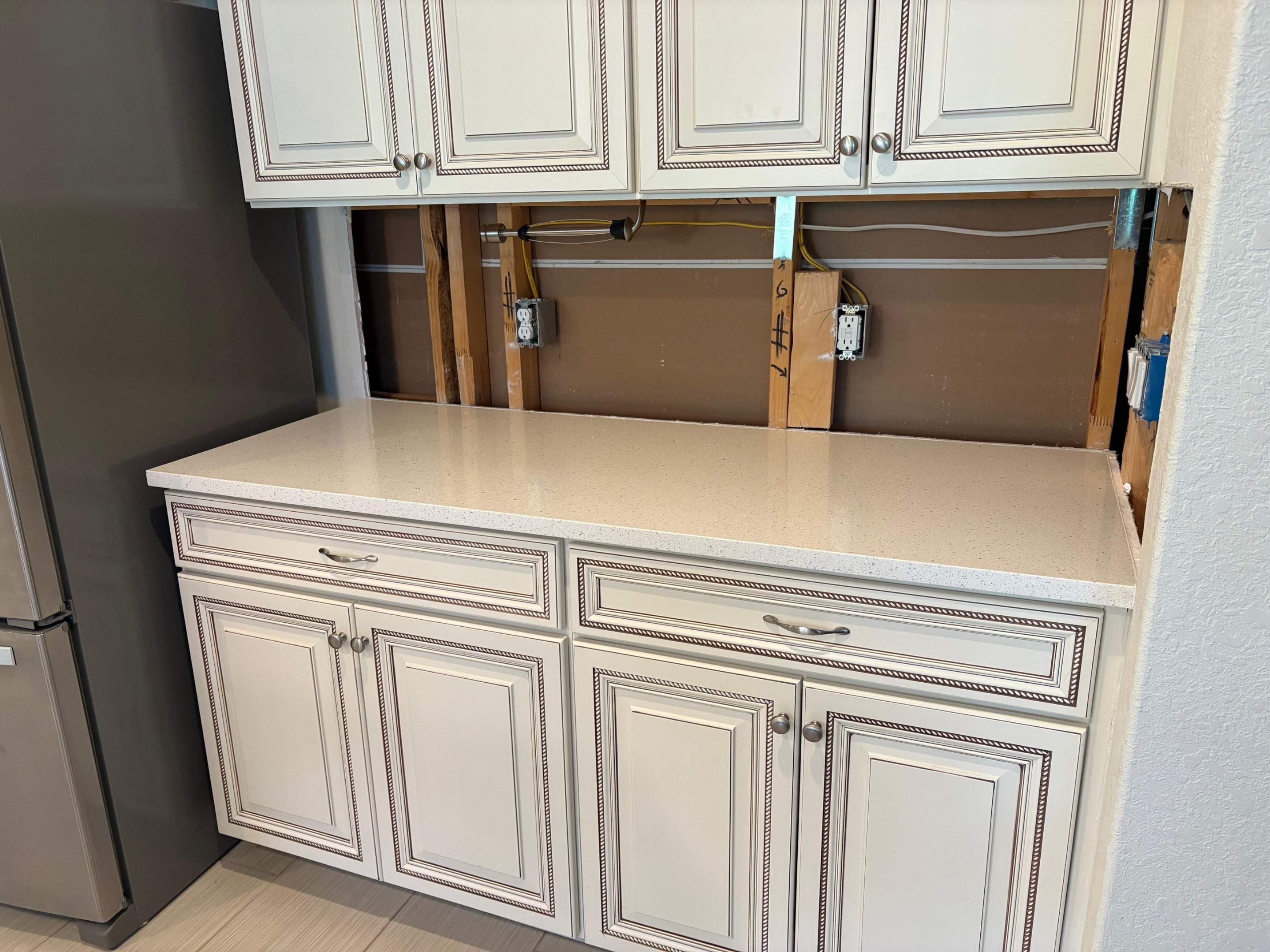 San Antonio Kitchen Remodel with Quartz Counters and Glass Backsplash by Mena stone surfaces