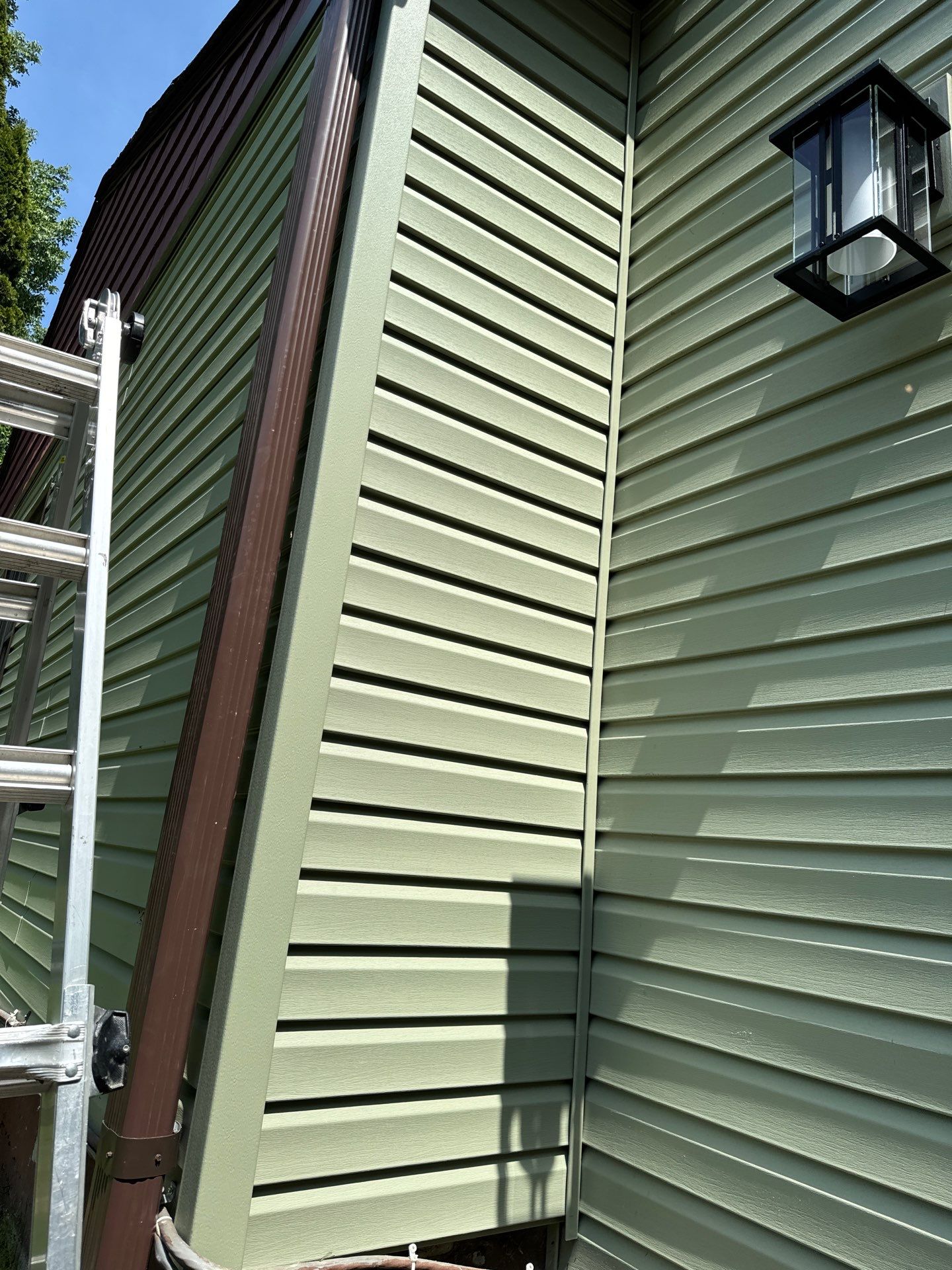 Siding Replacement using Alside D4 Odyssey-Plus Dutchlap by 180 Contractors