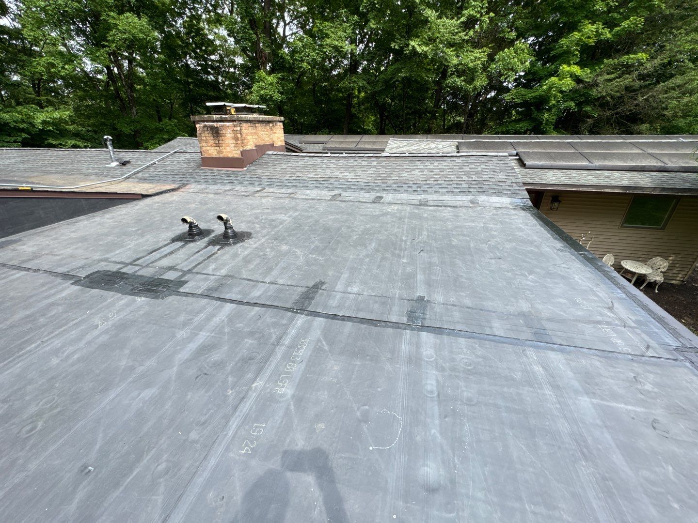 EPDM installed in Woodbury, CT by DiGiorgi Roofing and Siding Inc