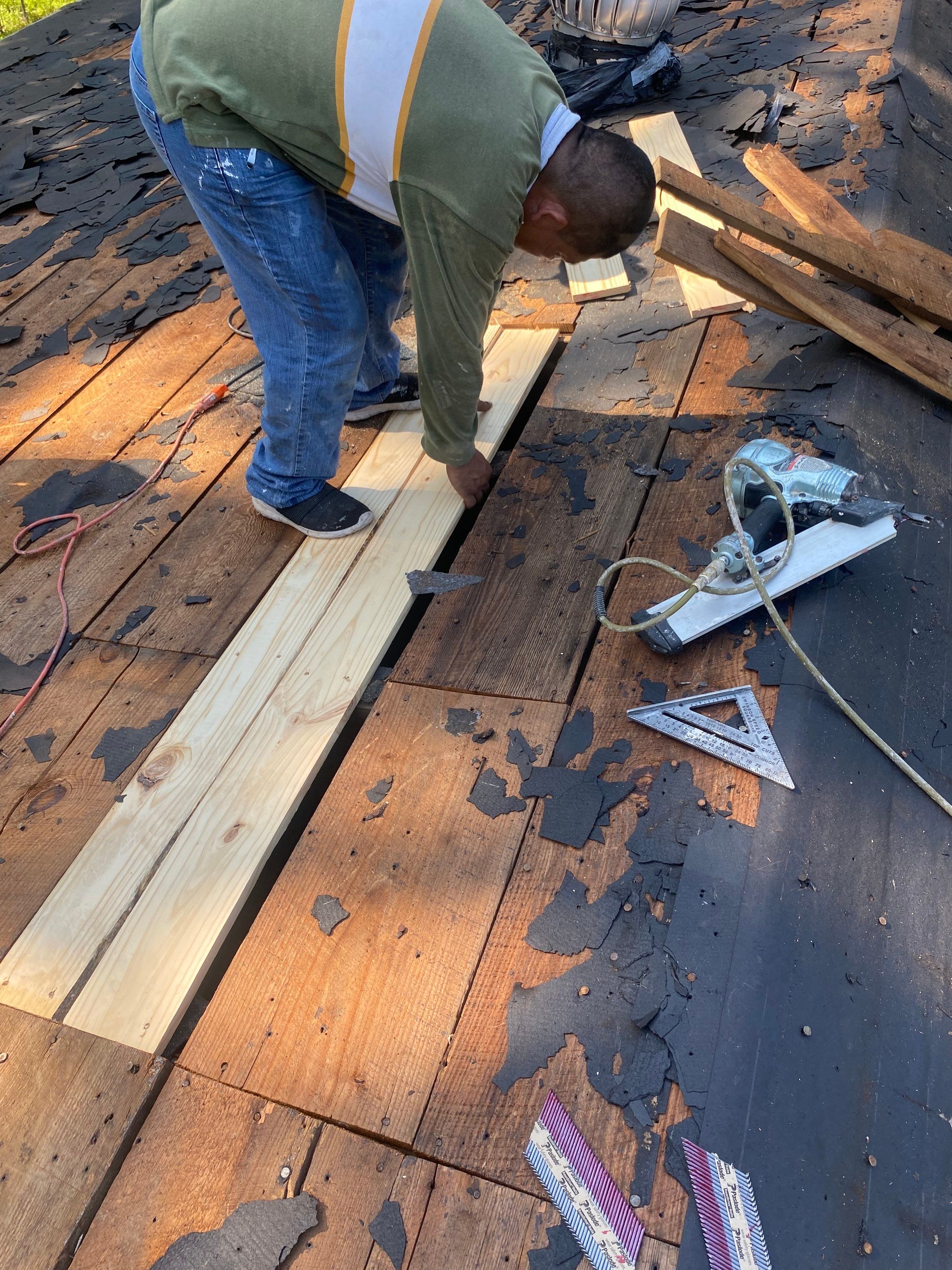 Metal Roof Replacement: 26 GA. Residential Metal Panels by Hostetler Roofing