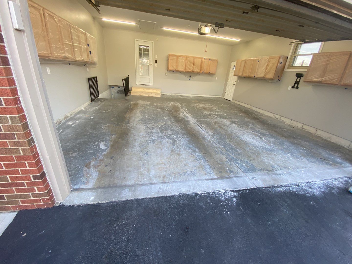 Garage Floor with Stairs using Buckeye and Slate Stone by Your1DayFloor.com