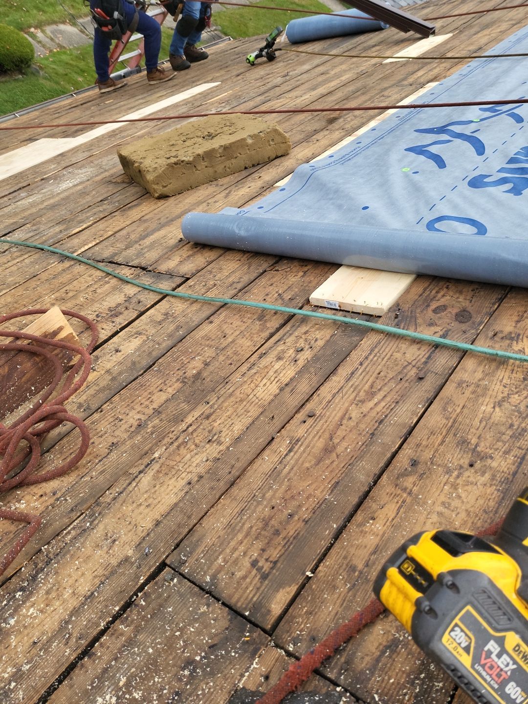 ATLAS PINNACLE COLOR: BURNT HICKORY DRIP EDGE: ROYAL BROWN by Eagle Eye Roofing