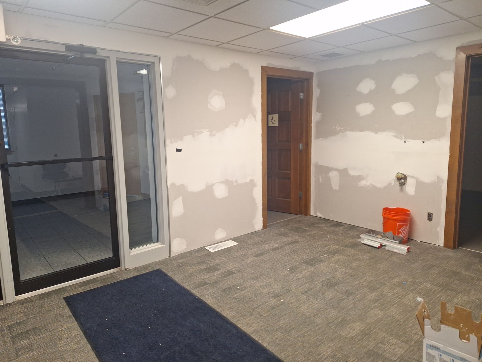 Wallpaper removal and Painting by Gordon Painting