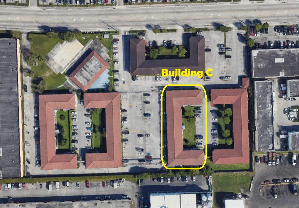 Villa Biscaya Jardines Condo by Souffront Construction & Engineering