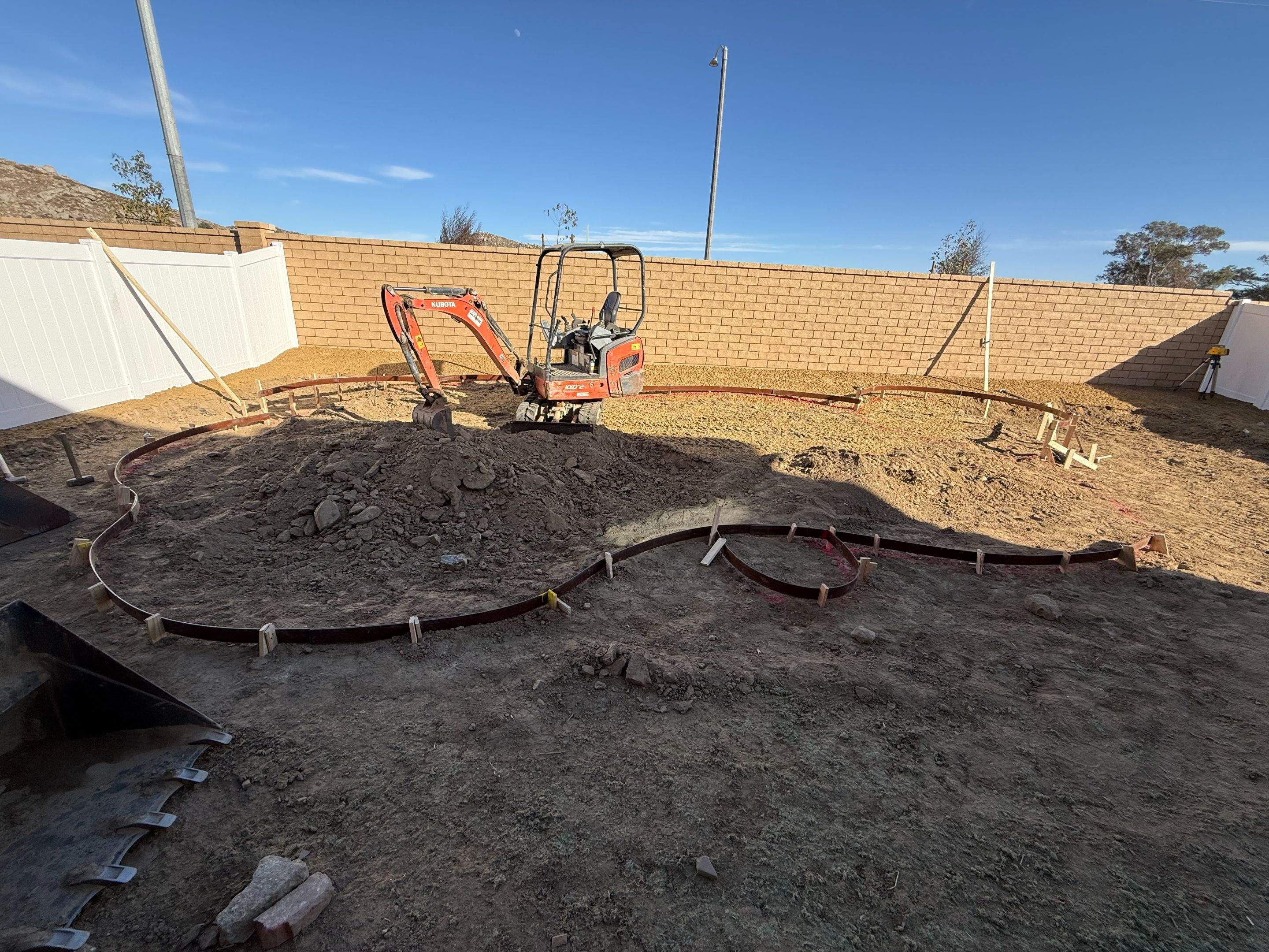 Pool spa, grotto by Premier Pools and Spas Temecula