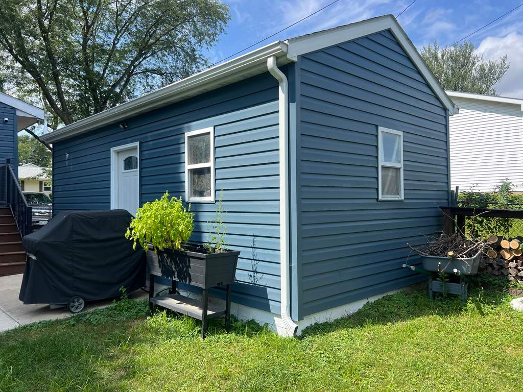 Fading & Oxidized siding turned new again! by Grandview Painting