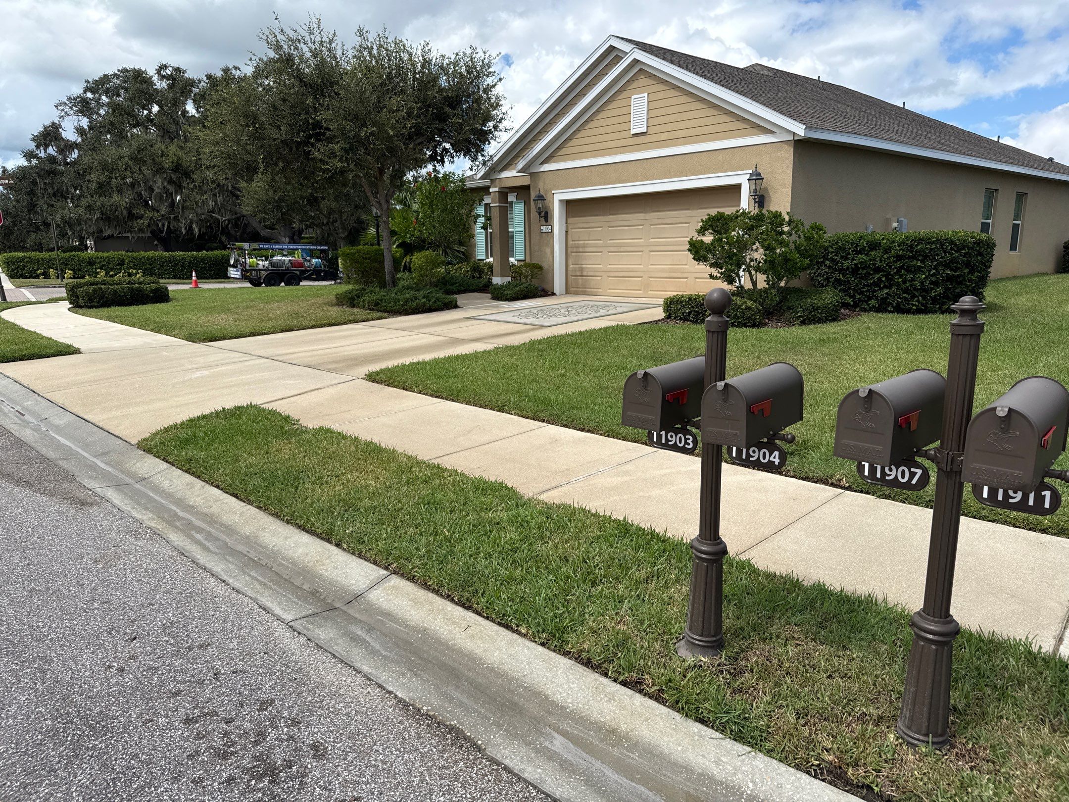 Driveway, Sidewalk & Lanai Cleaning Transformation | Forest Creek Parrish, FL by Sunshine AquaWash