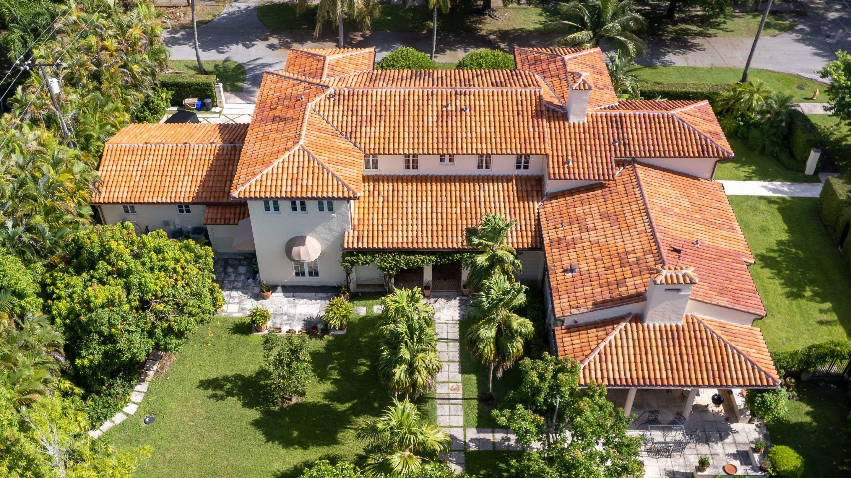 Granada Handmade Barrel Tile - Flashed Blend by Istueta Roofing