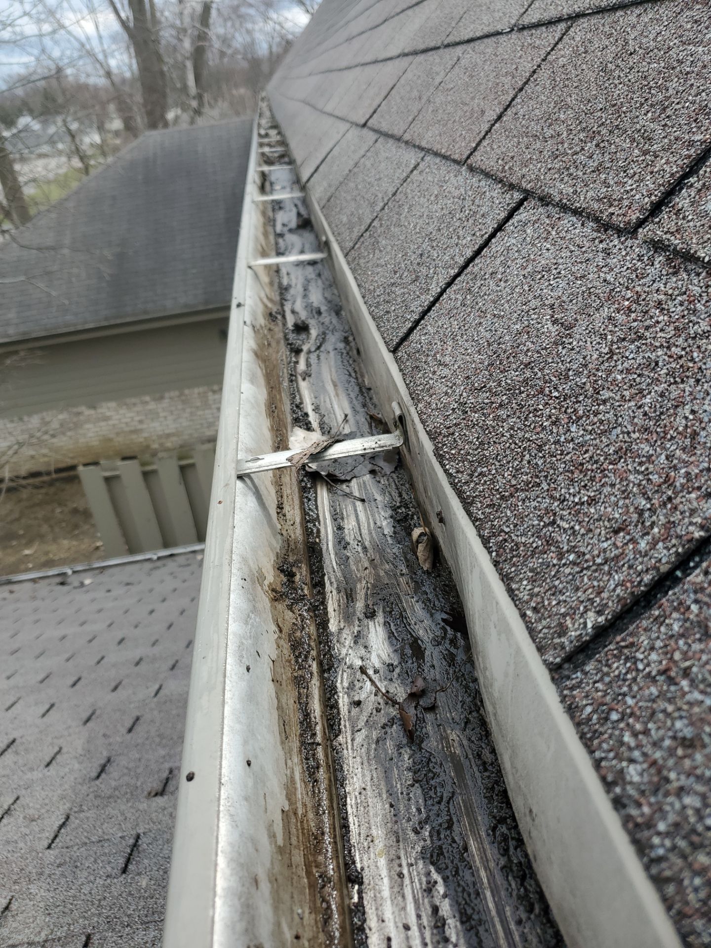 HOA gutter cleaning after photo.