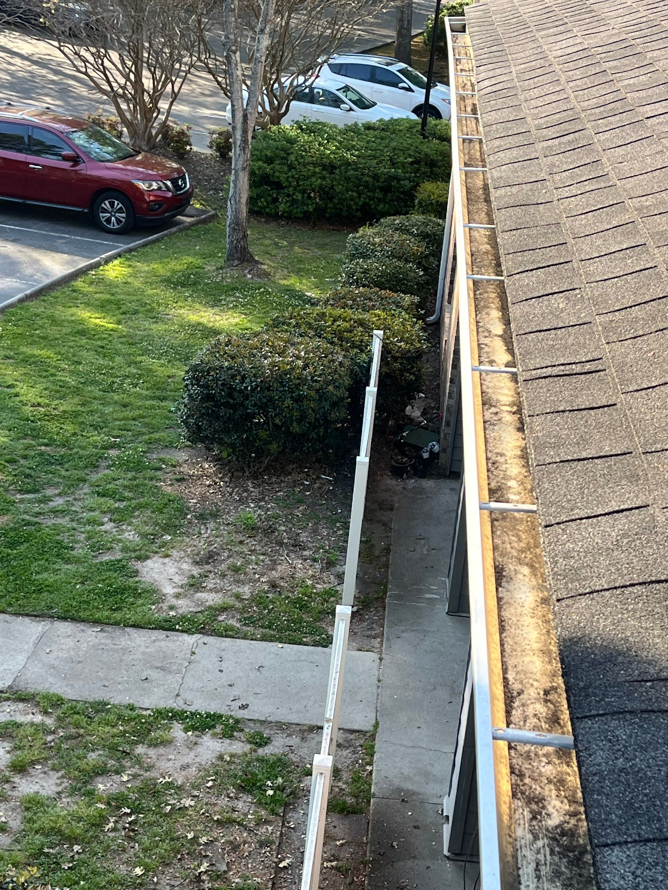 Commercial gutter cleaning Georgia after photo with clean gutters