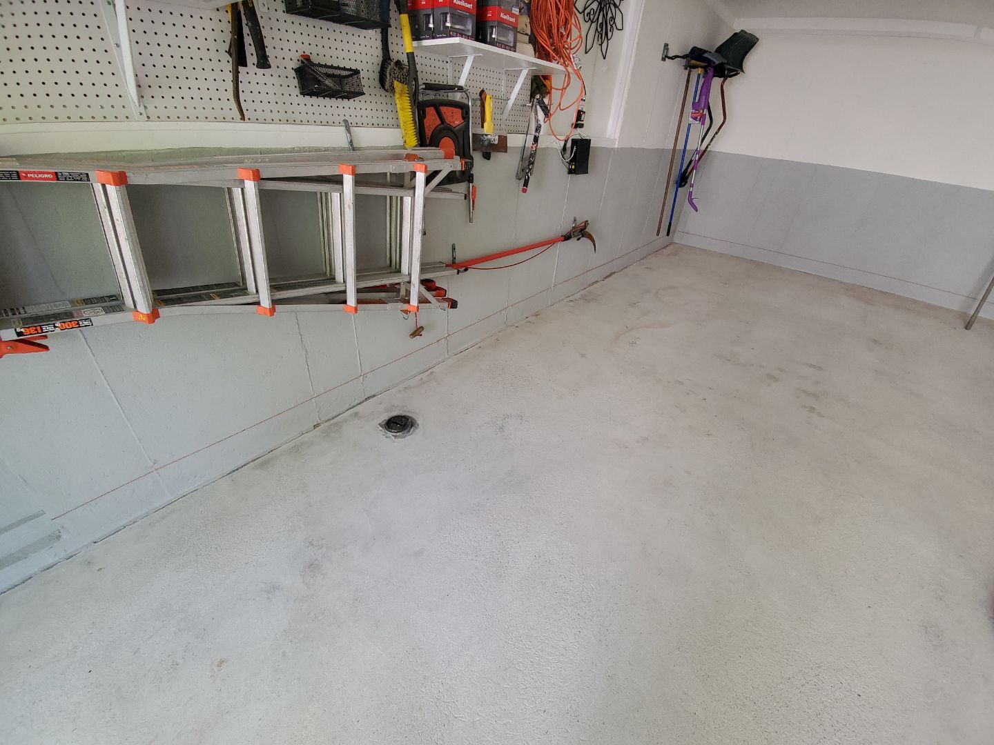 Garage in Chicopee, MA 01013 by Symphony Concrete Coatings