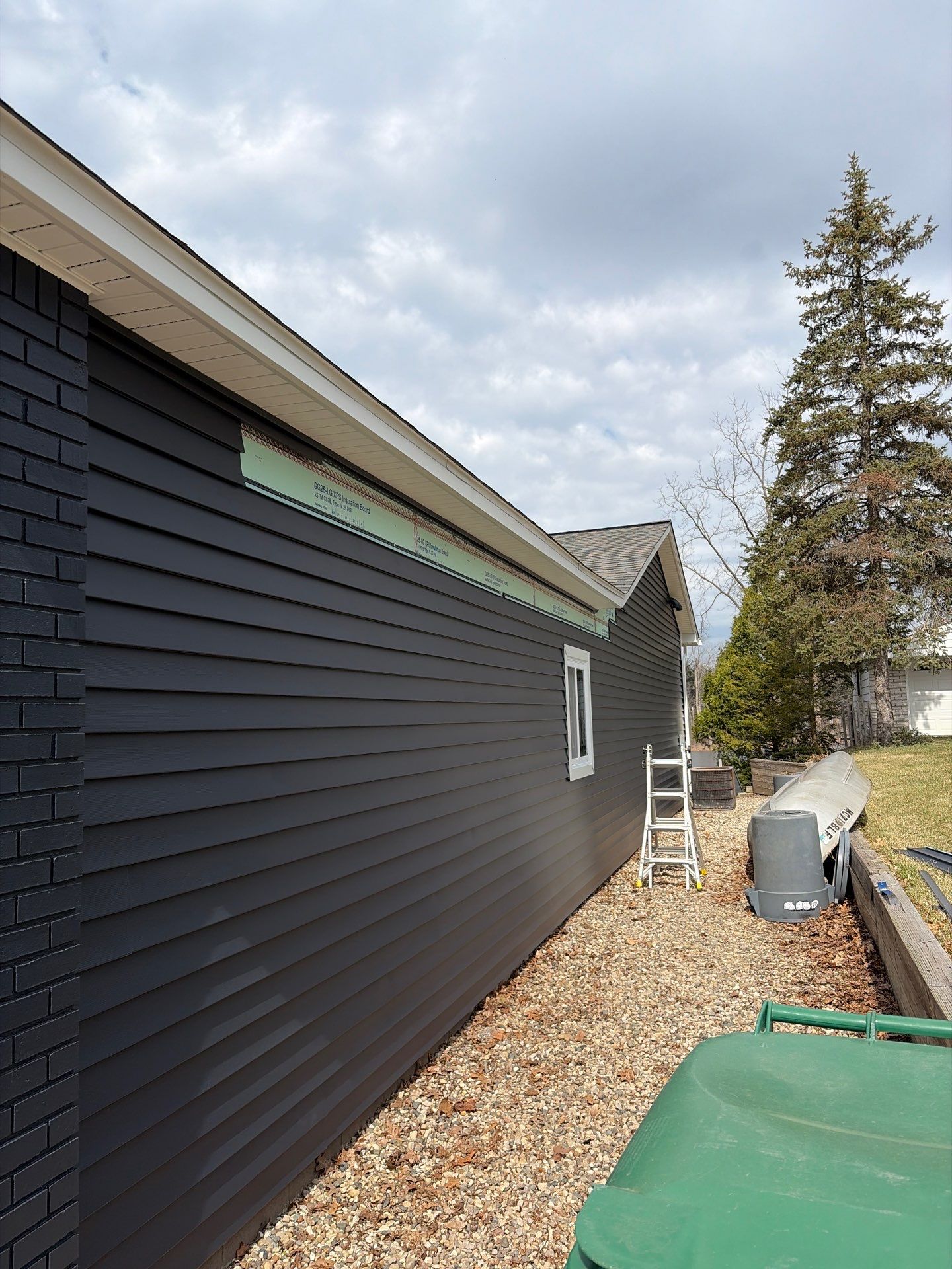 Siding Replacement using Alside Charter Oak D4.5" by 180 Contractors