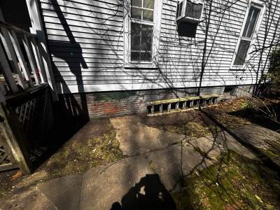 Vinyl Siding Repair - Edwardsville, IL  by Legendary Services Company LLC.