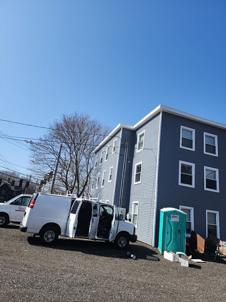 Vinyl siding in Putnam, CT by UBrothers Construction