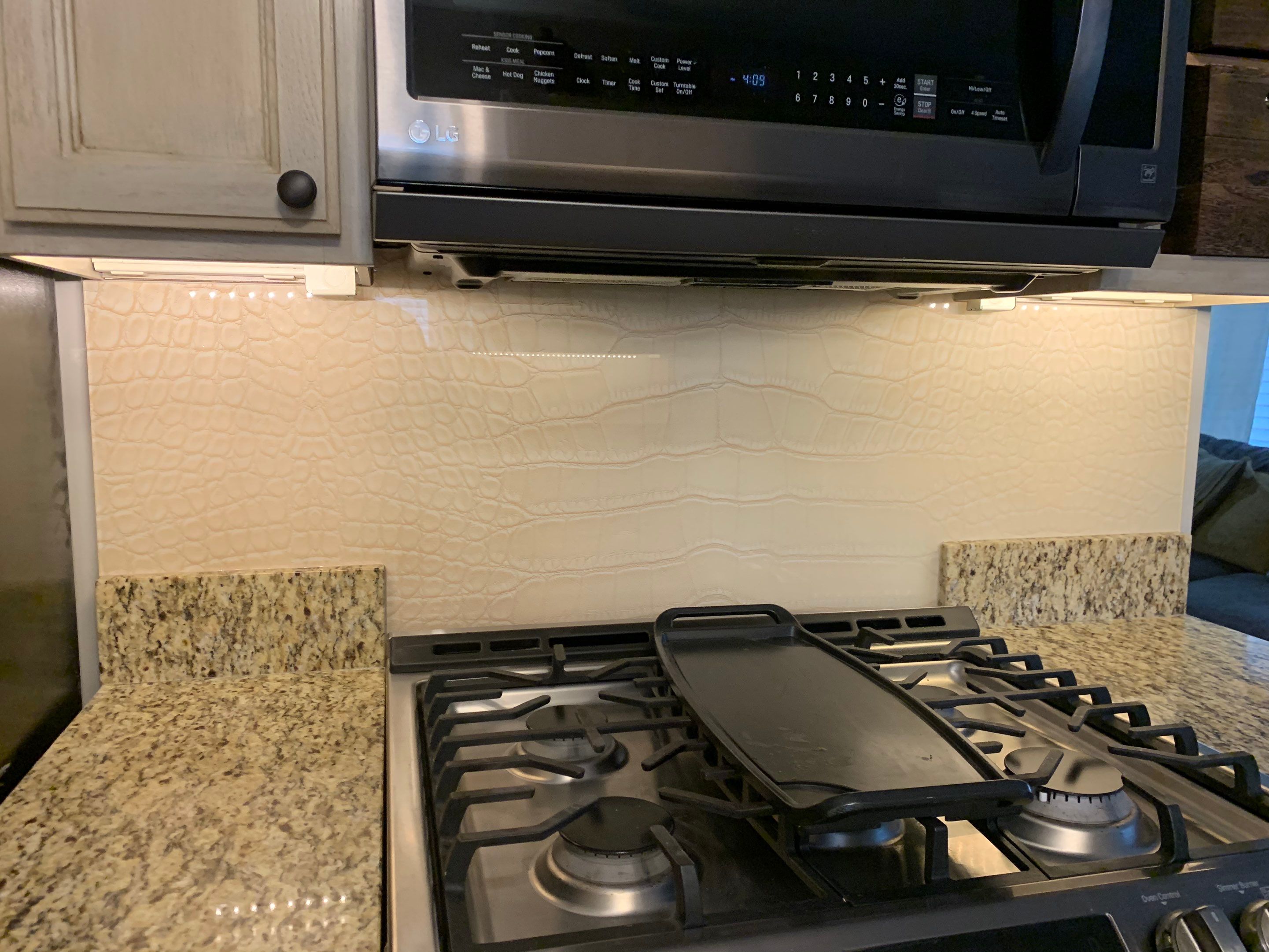 Kitchen Remodel using Rockin Croc Latte IMAGIO Solid Glass Backsplash by IMAGIO