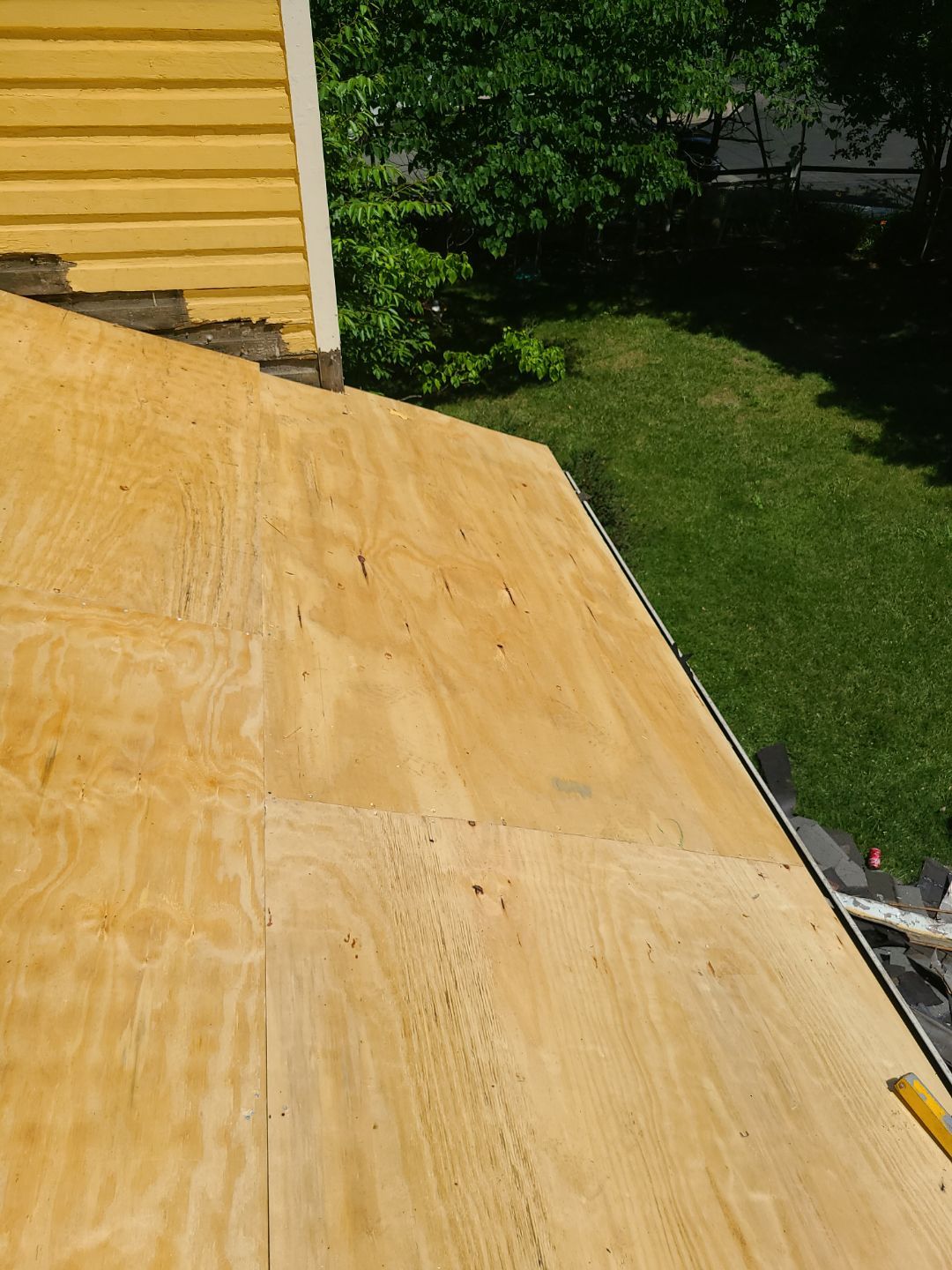 Arlington: CertainTeed Landmark Designer Shingles in Moire Black by RM Banning, Inc.