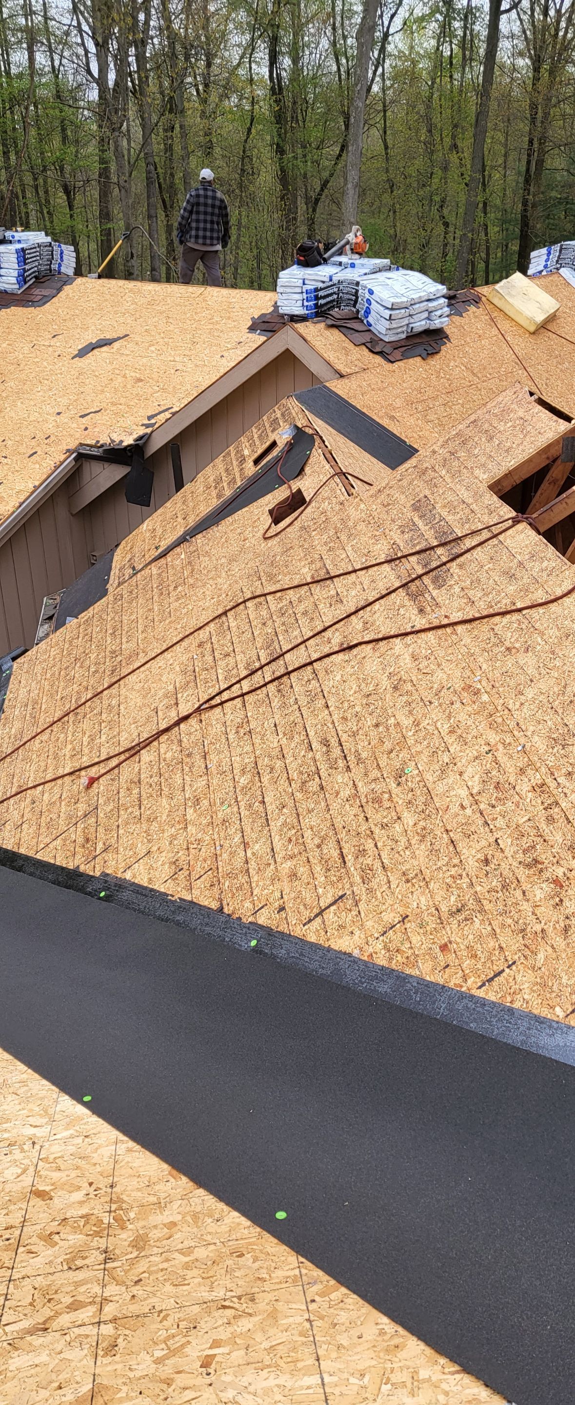 Brand: Atlas Pinnacle Color: Pristine Scotchgard Black Shadow Drip: Black by Eagle Eye Roofing