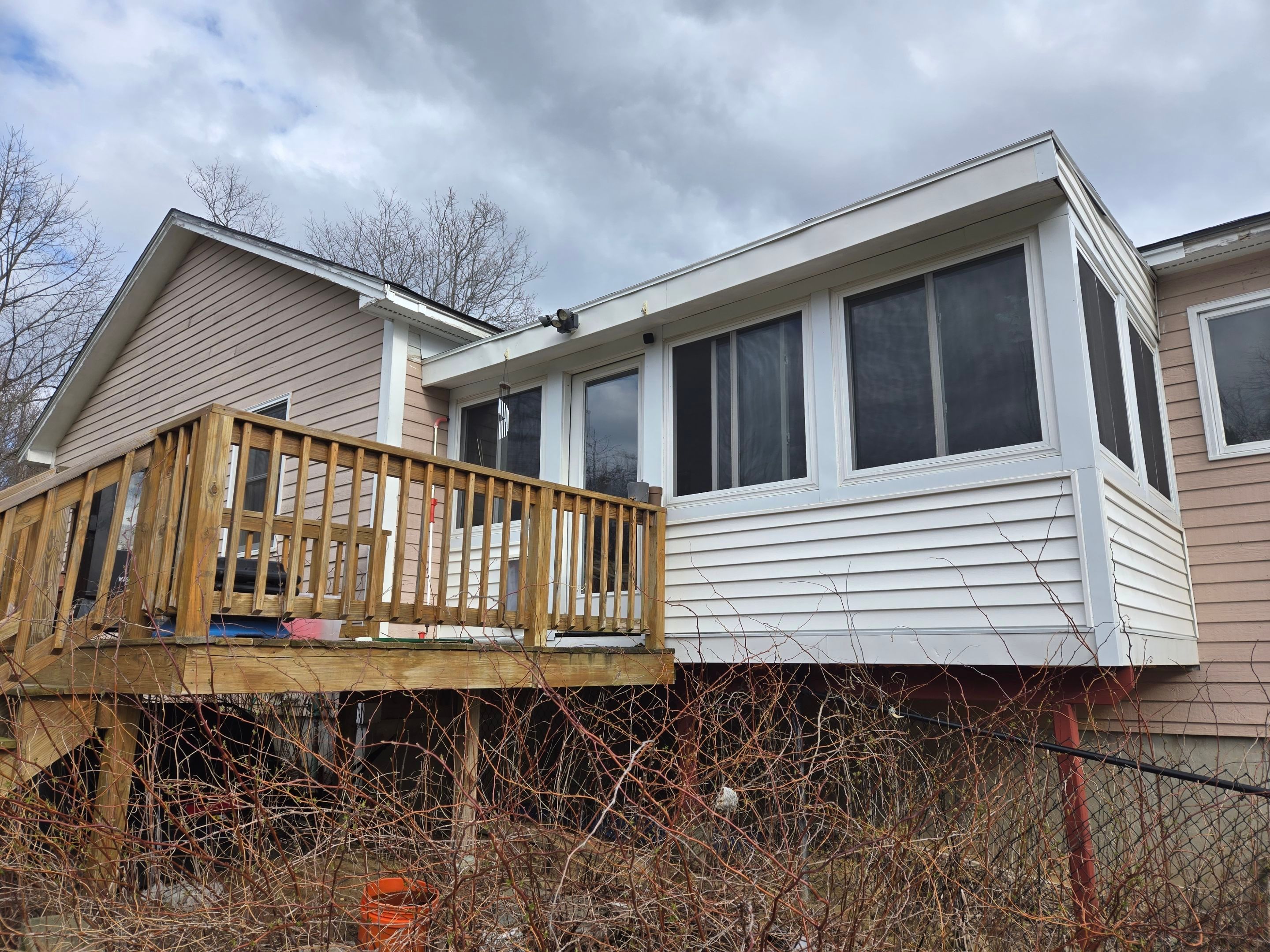 Barnstead, NH – Premium Vinyl Siding Transformation by Tall pine roofing