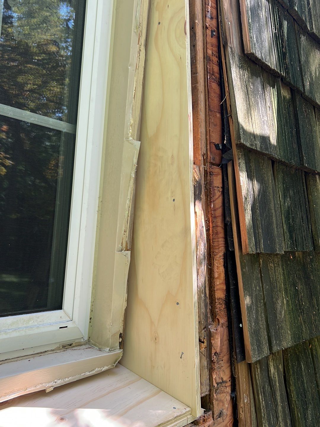 Fairfax Station: CertainTeed Landmark Pro Designer Shingles in Max Def Resawn Shake by RM Banning, Inc.