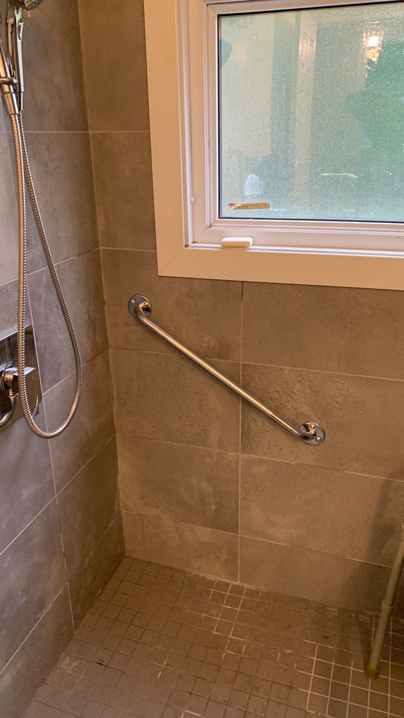 Accessible shower conversion  by Eco-Nature Construction Inc.