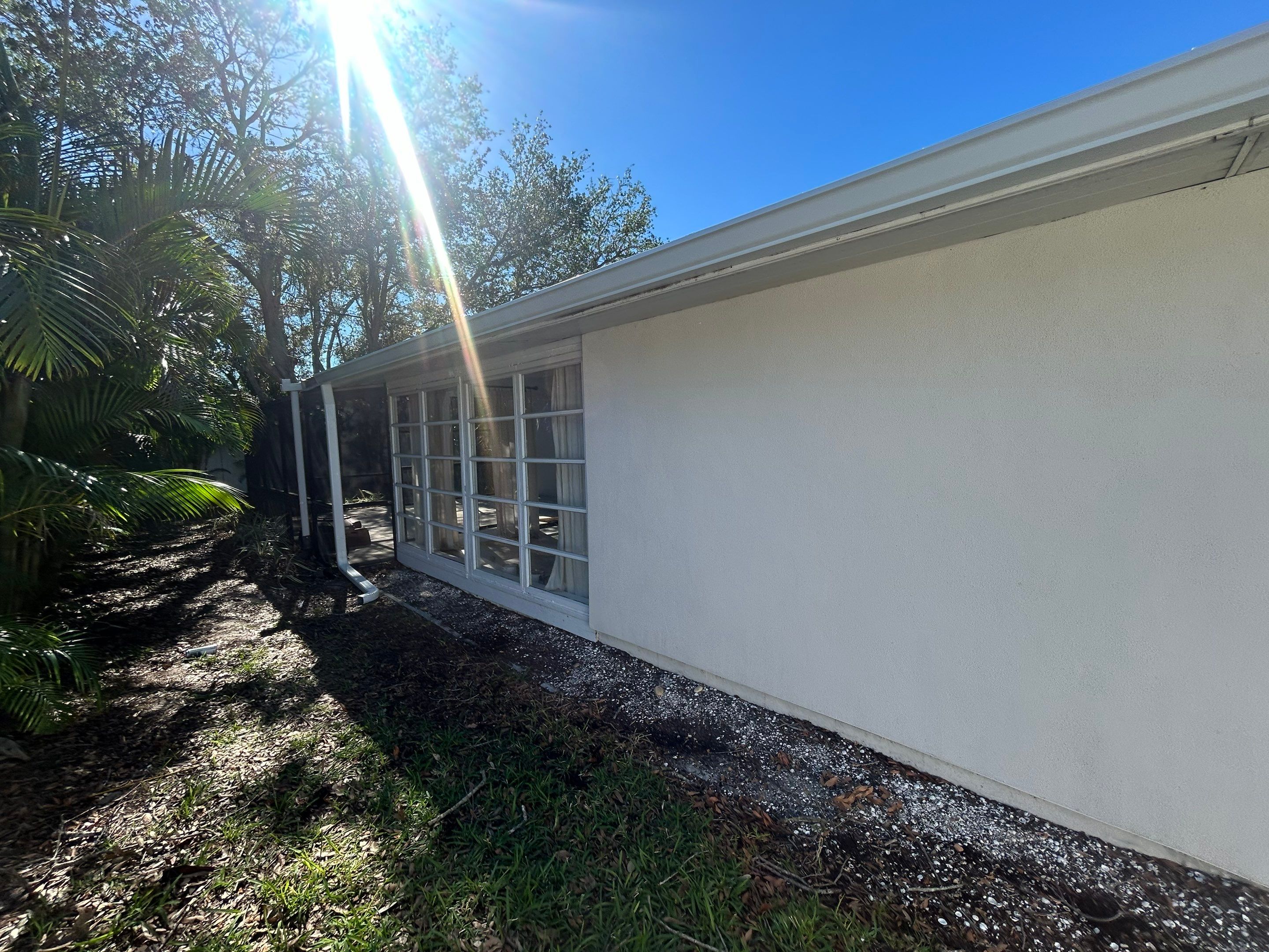 6 Inch Seamless Gutters using White Seamless Gutters in Sarasota FL by Gutter Professors