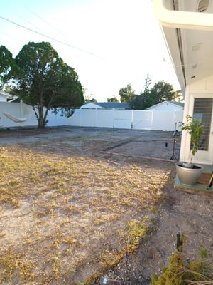 Sun City Center, FL Install 6 ft. tall White Vinyl Privacy Fence