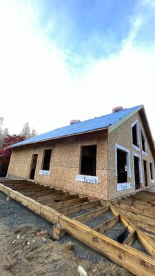Residential Roofing Installation using OC Oakridge shingles
