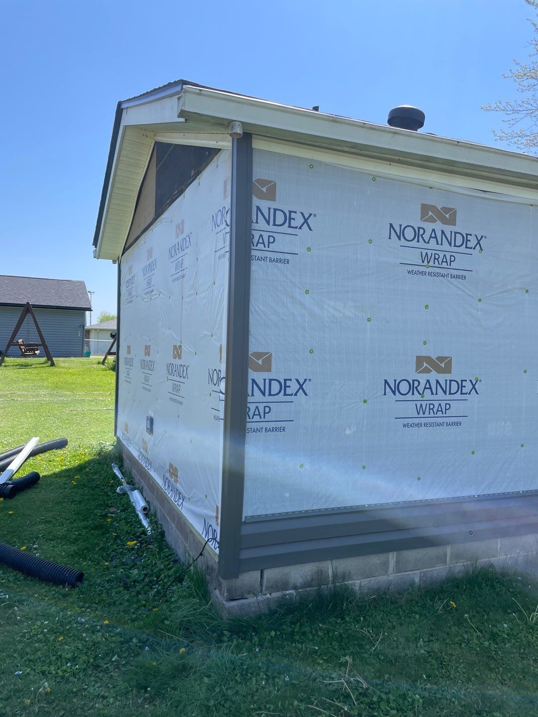 Roof and Siding Replacement using Norandex Cedar Knoll Graphite Siding and Owens Corning Durations in Onyx Black by WIW Enterprises Inc