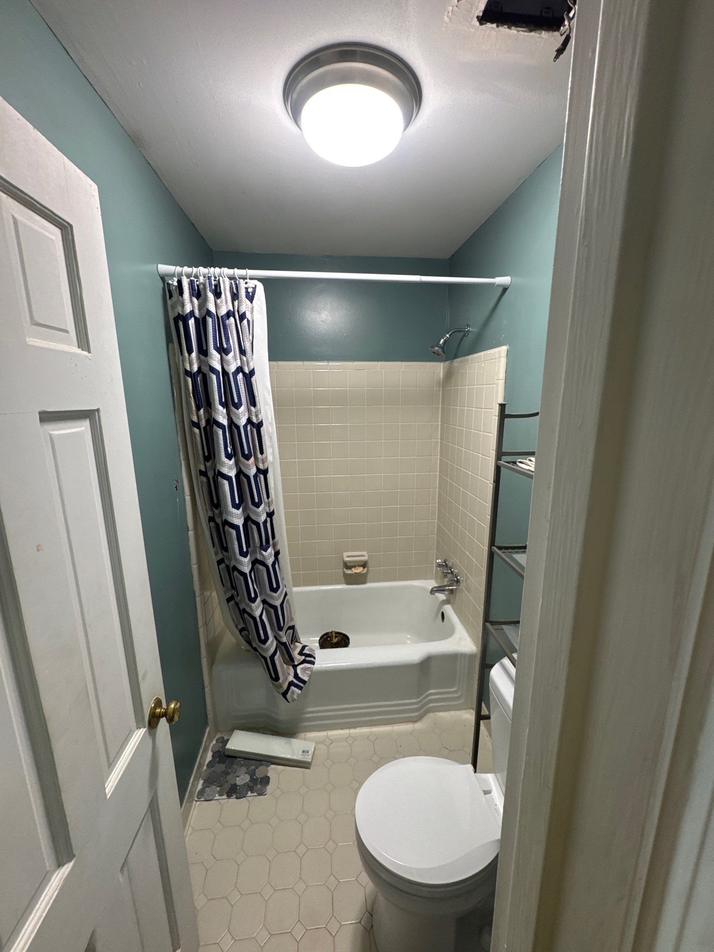 Guest bathroom renovation by Prudencio