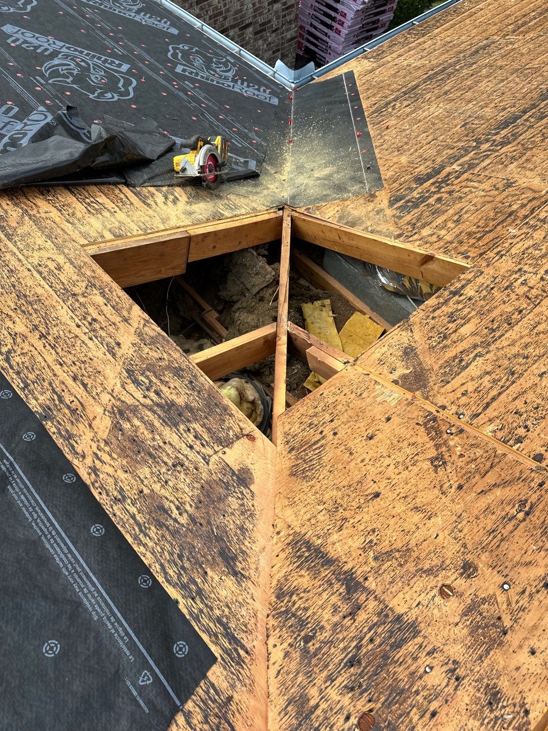 Residential Roofing Installation using Owen's Corning Duration (Lifetime) Shingles by Roof Repair Company