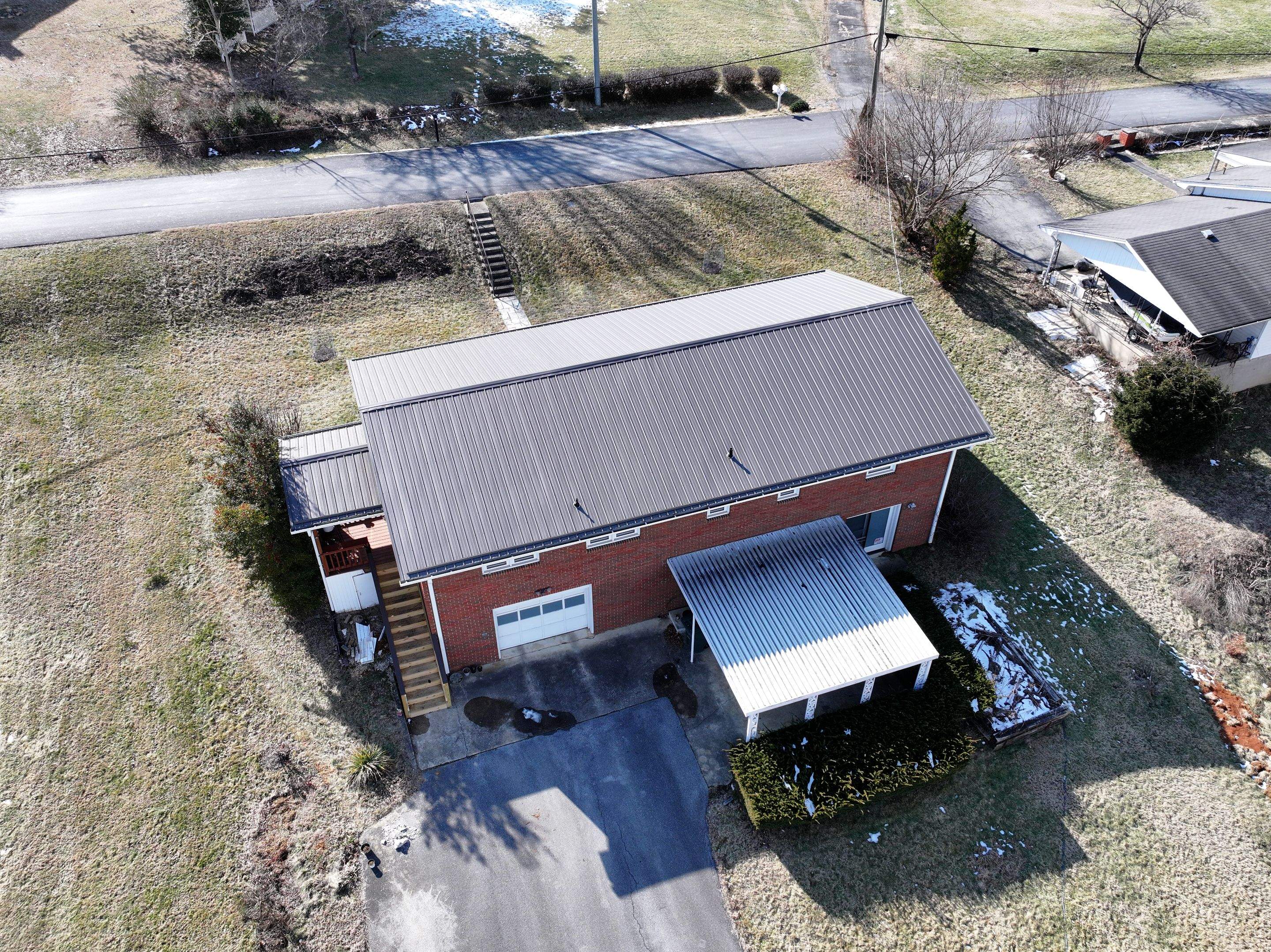 Lange Residence by Omnia Roofing