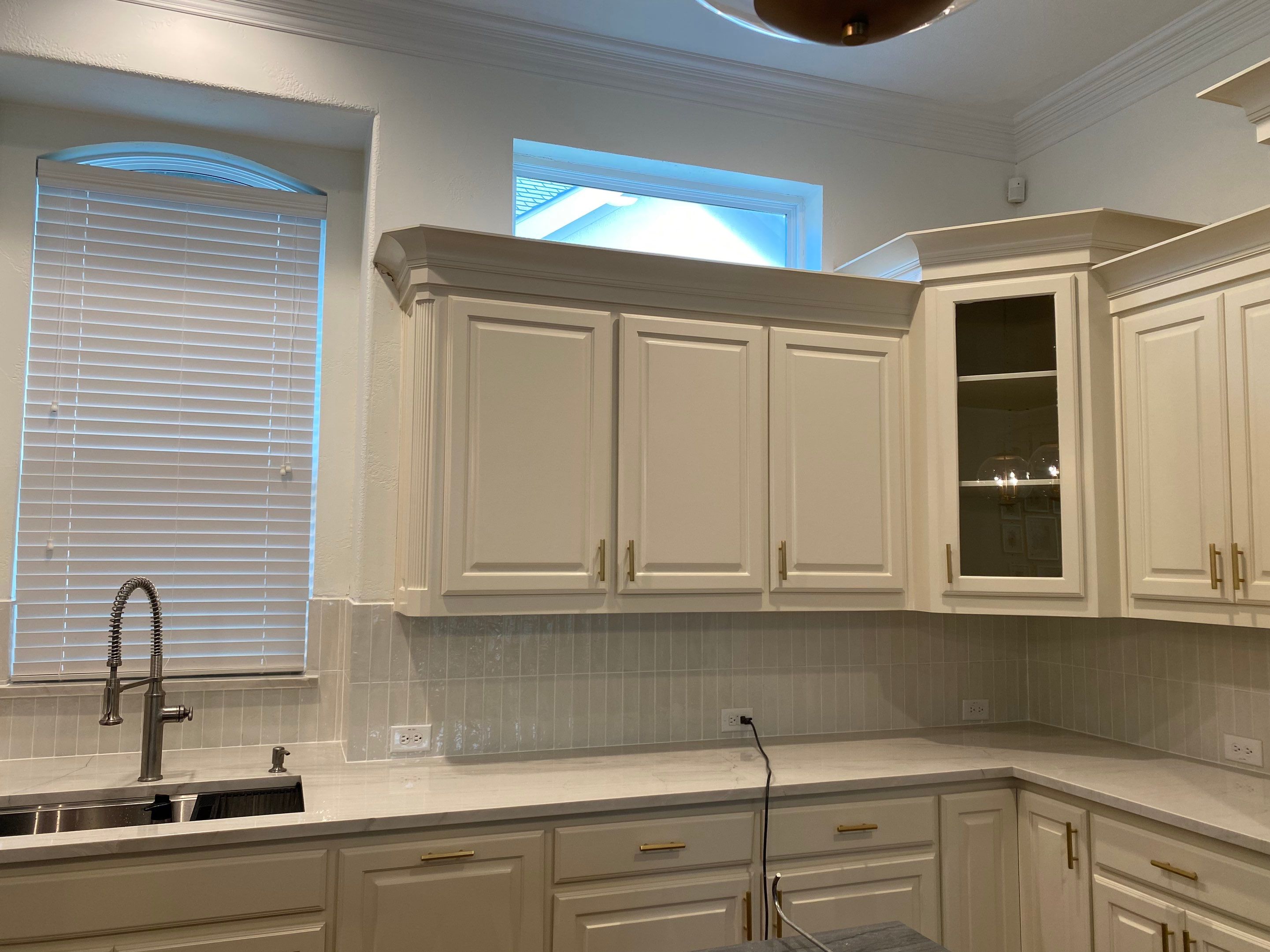 Kitchen Remodel using Quartzite by SLM General Contractors & Roofing