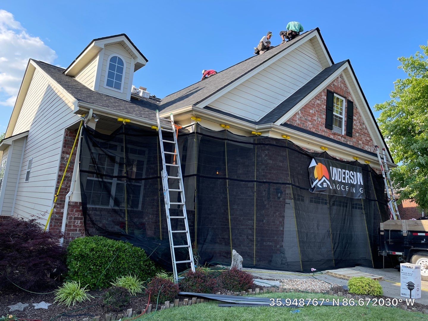 Residential Roofing Installation using Owens Corning Oakridge Roofing System by Undersun Roofing 